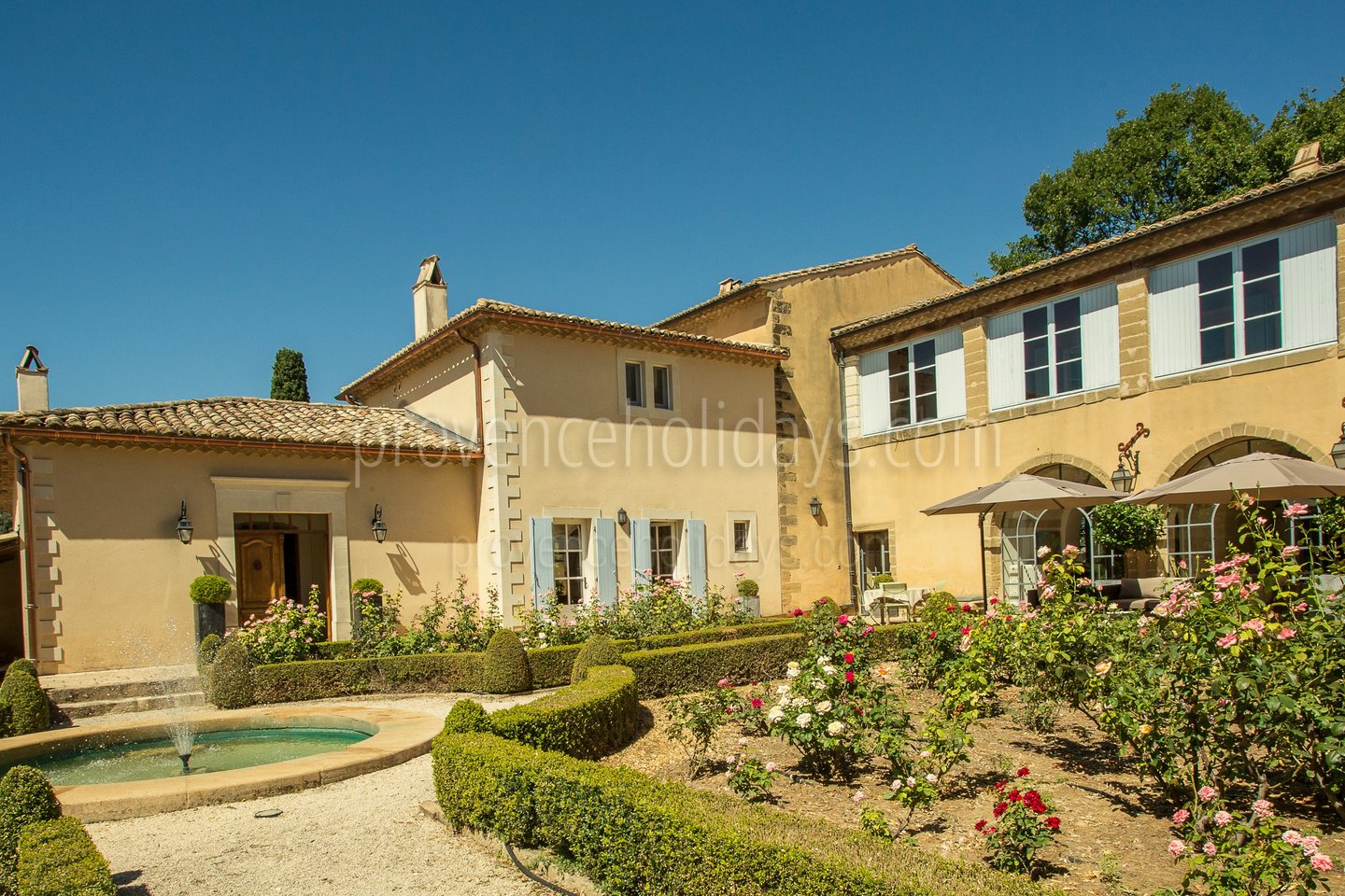 11 - Domaine d\'Uzès: Villa: Exterior