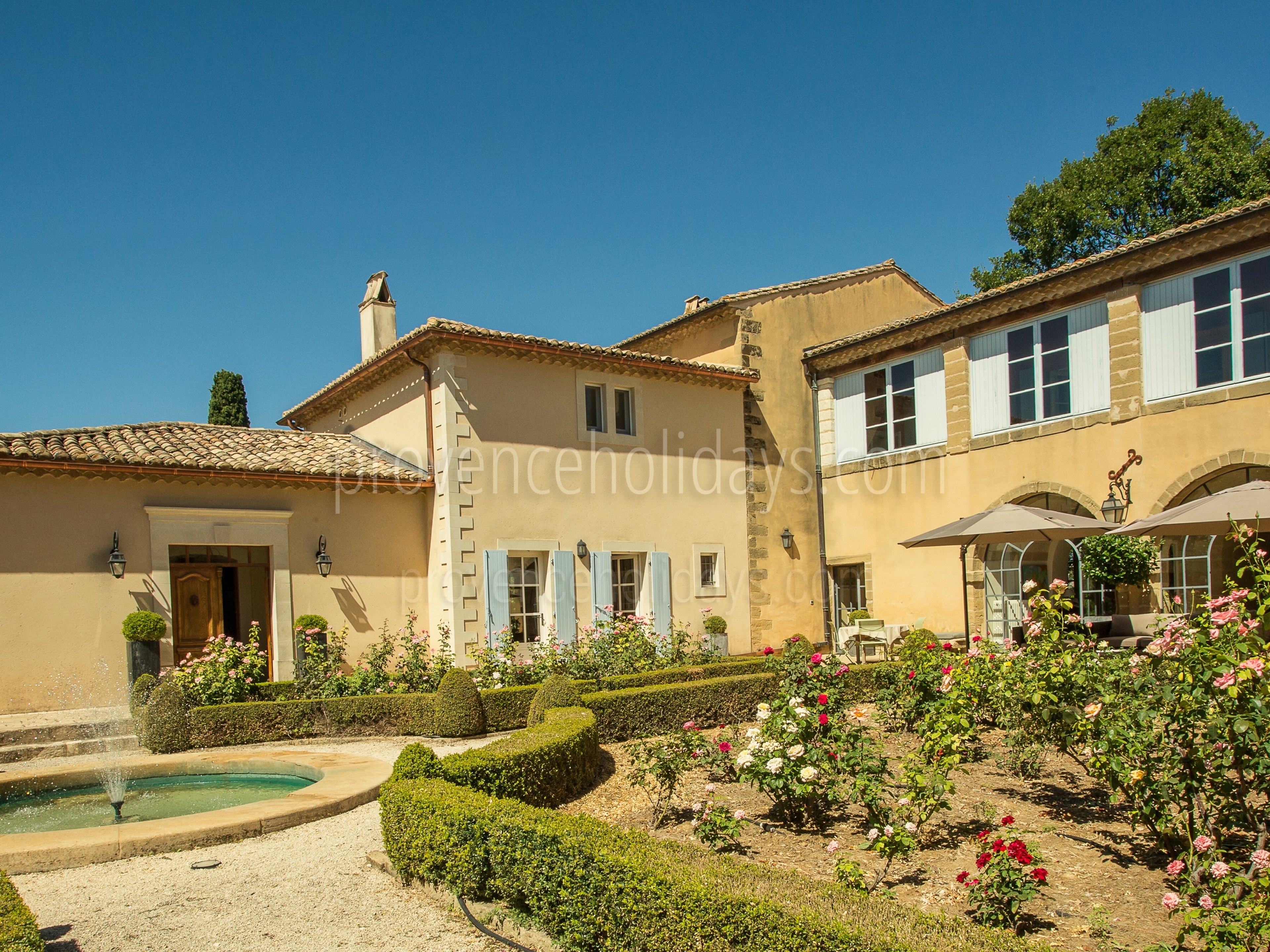 11 - Domaine d\'Uzès: Villa: Exterior