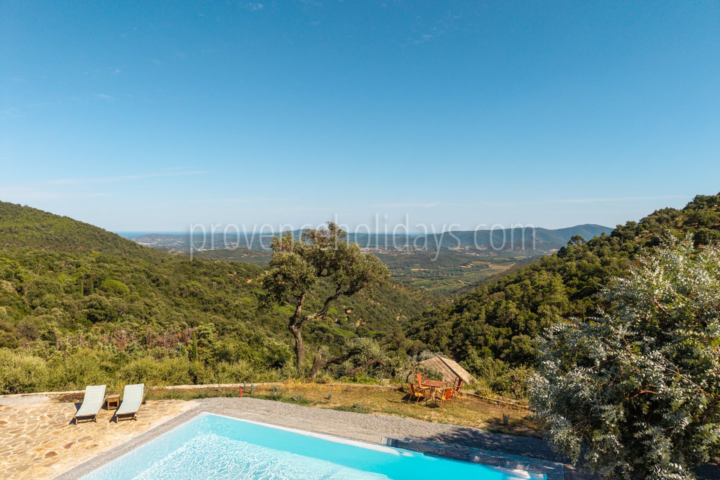 13 - Le Mas de la Garde: Villa: Pool