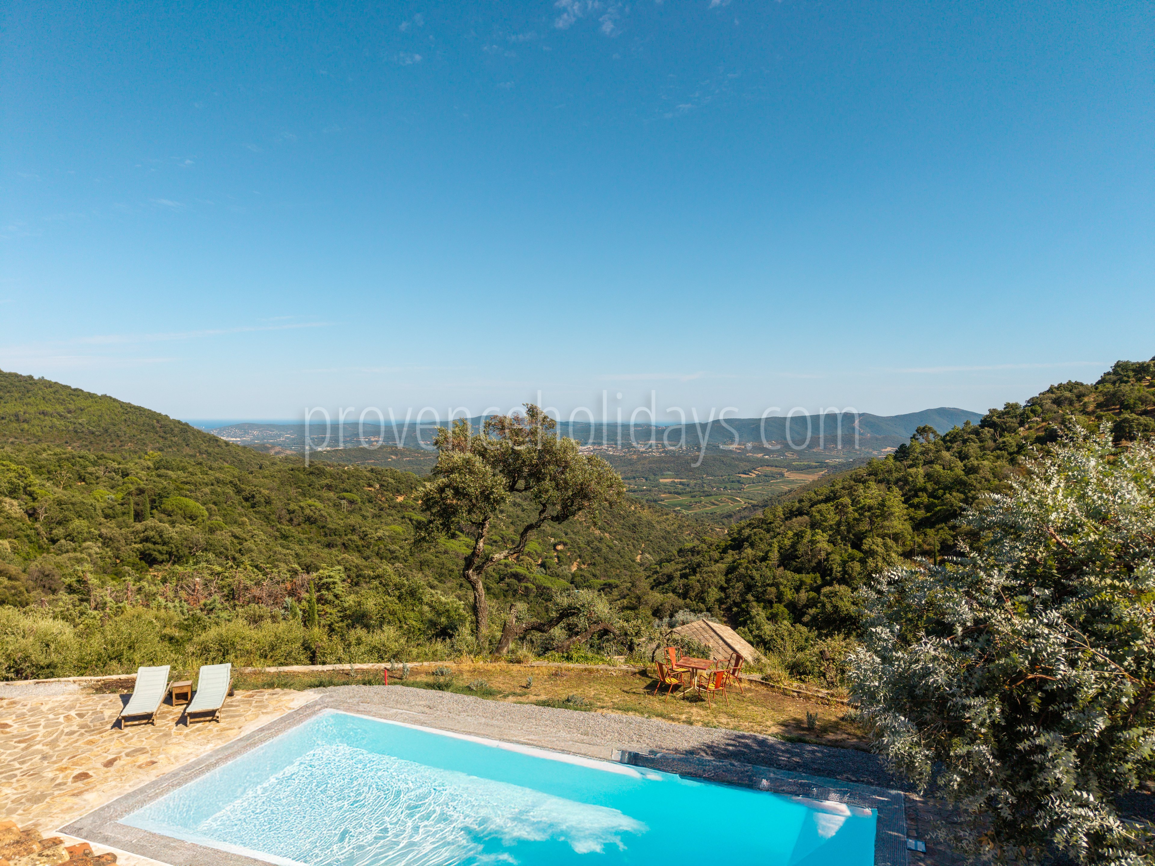 13 - Le Mas de la Garde: Villa: Pool