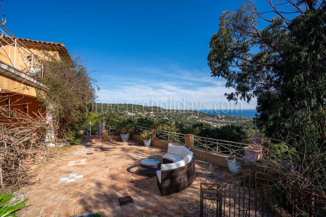 Provenzalische Villa mit Meerblick, Pool und absoluter Gelassenheit auf den Höhen von Cavalaire. 4 - Bastide Solaris: Villa: Exterior