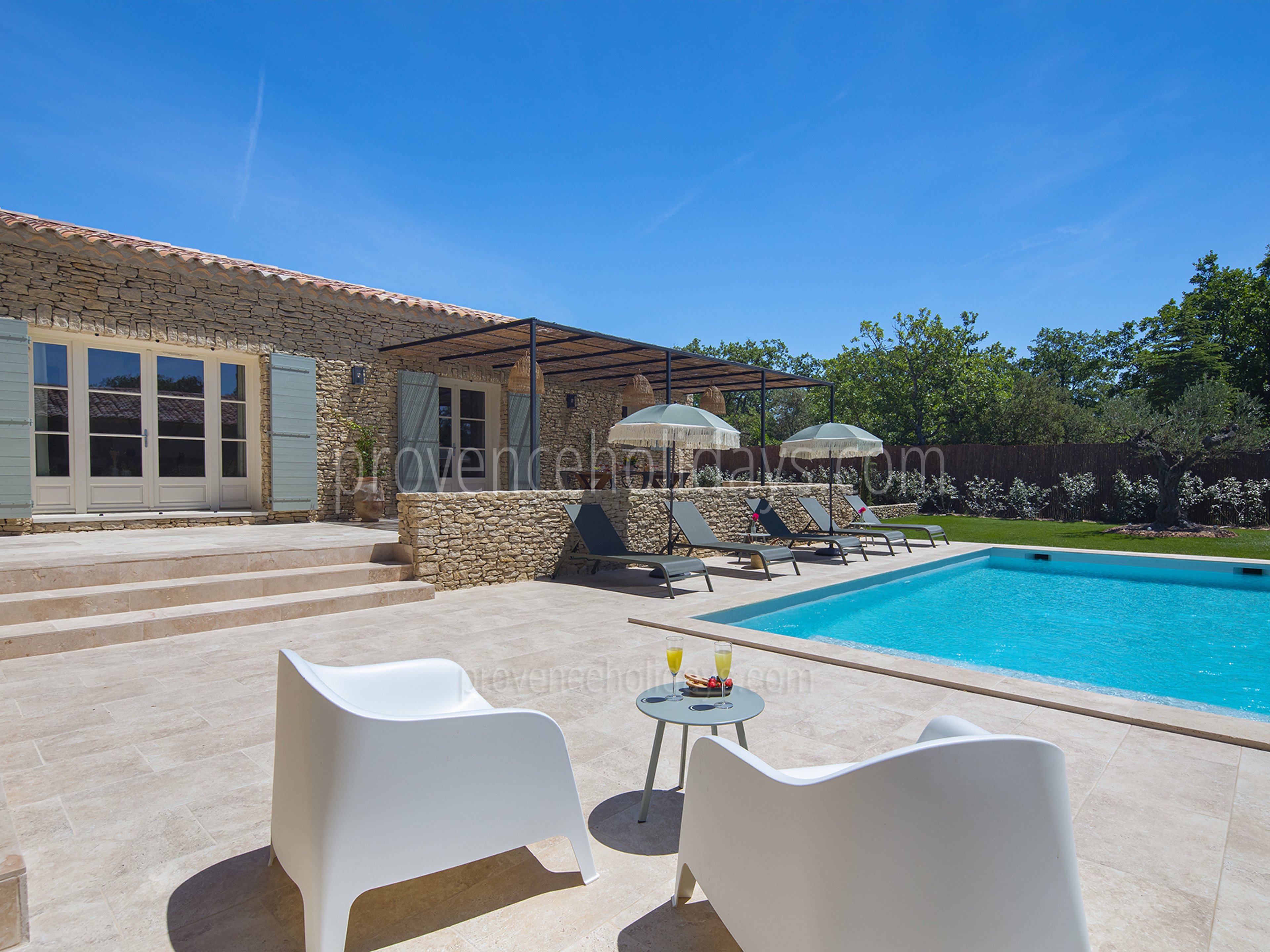 16 - Mas de Fontblanche: Villa: Exterior