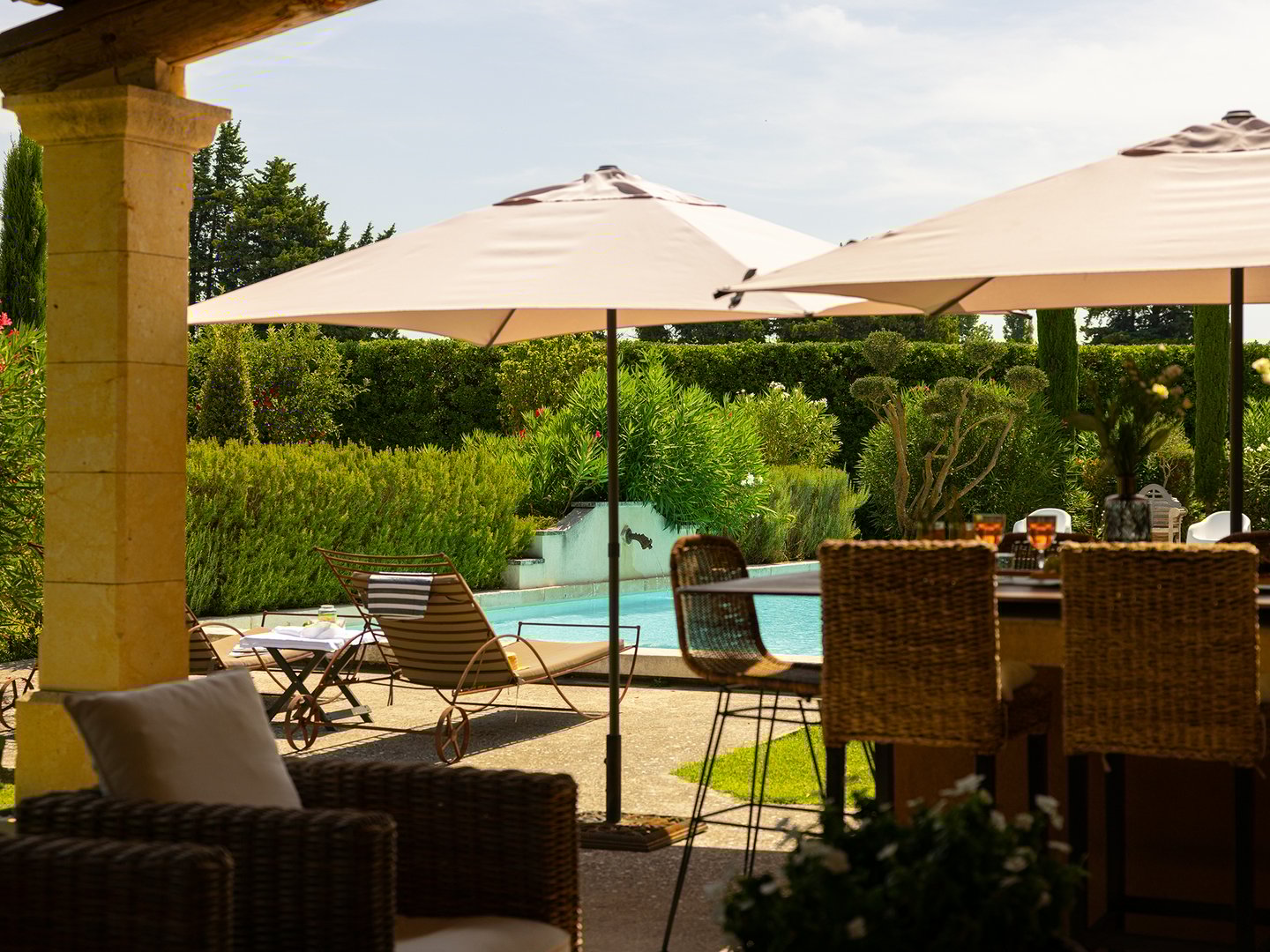 21 - Mas Le Thor: Villa: Exterior