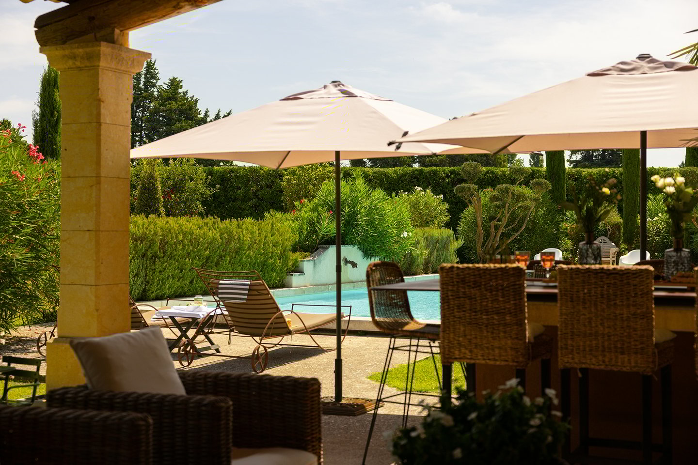 21 - Mas Le Thor: Villa: Exterior