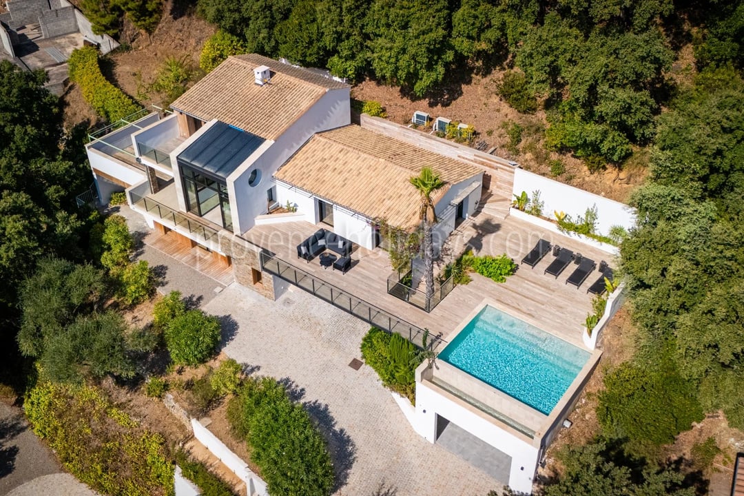 95 - Hedendaagse villa in Cavalaire-sur-Mer: Villa: Exterior
