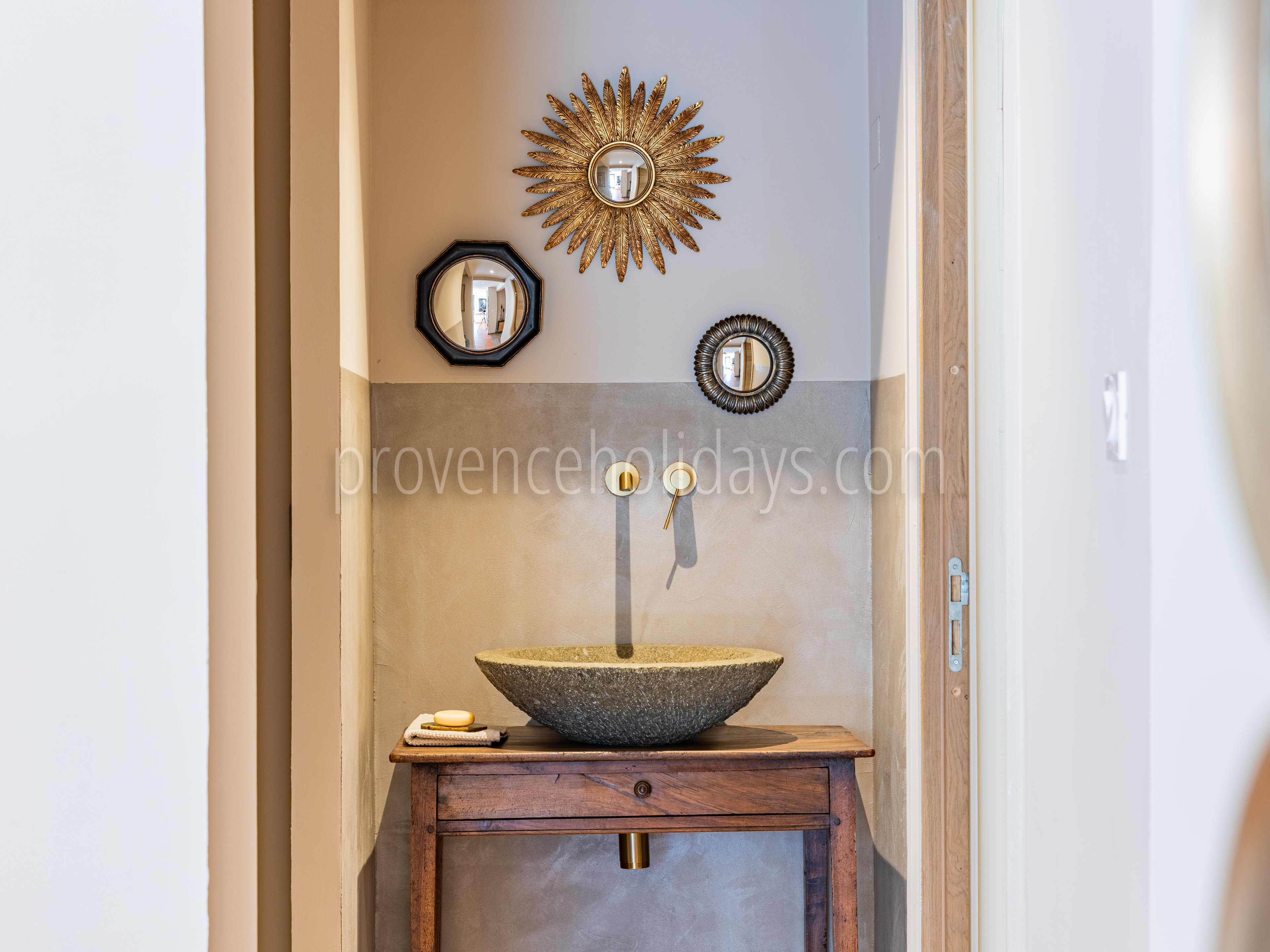 37 - L\'Atelier Provençal: Villa: Interior