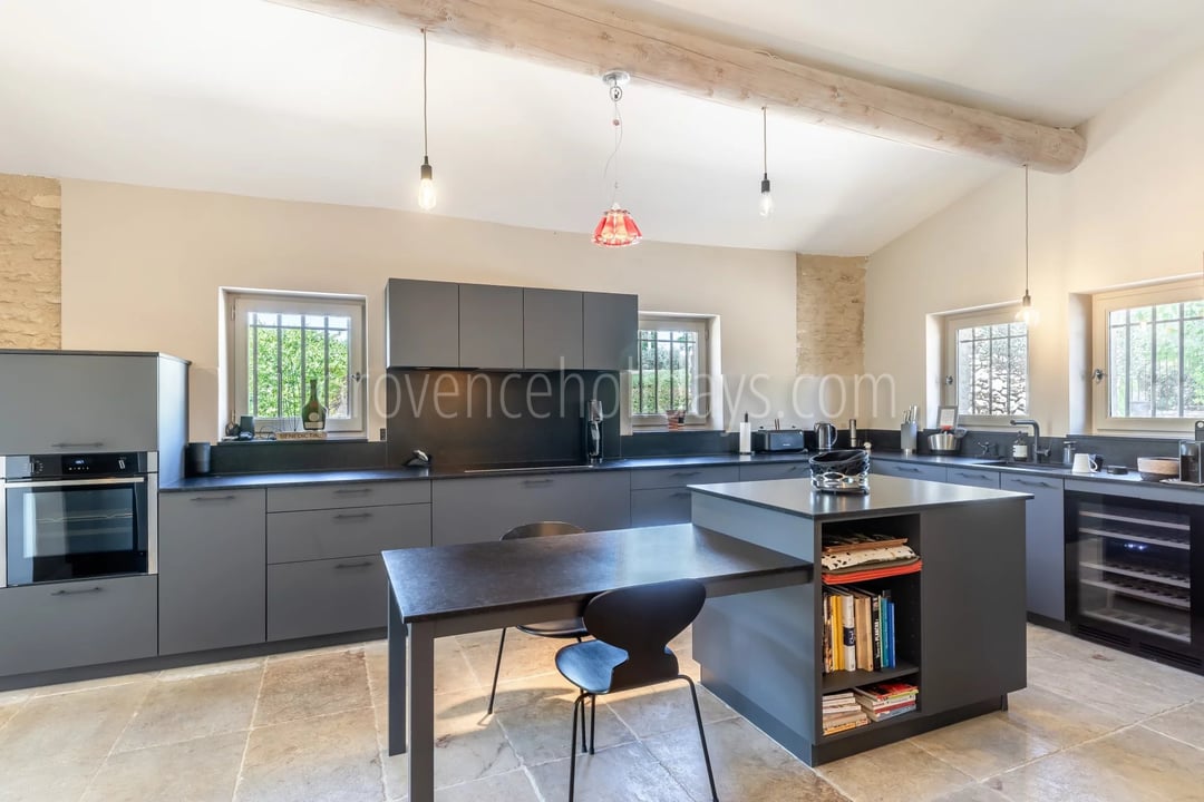 33 - Mas 1850 in Gordes: Villa: Interior