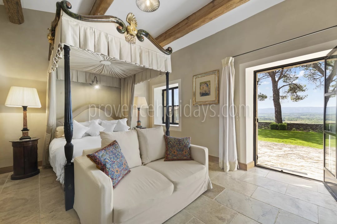 Renovated Templar commandery with 360° panorama in Gordes - Bedrooms