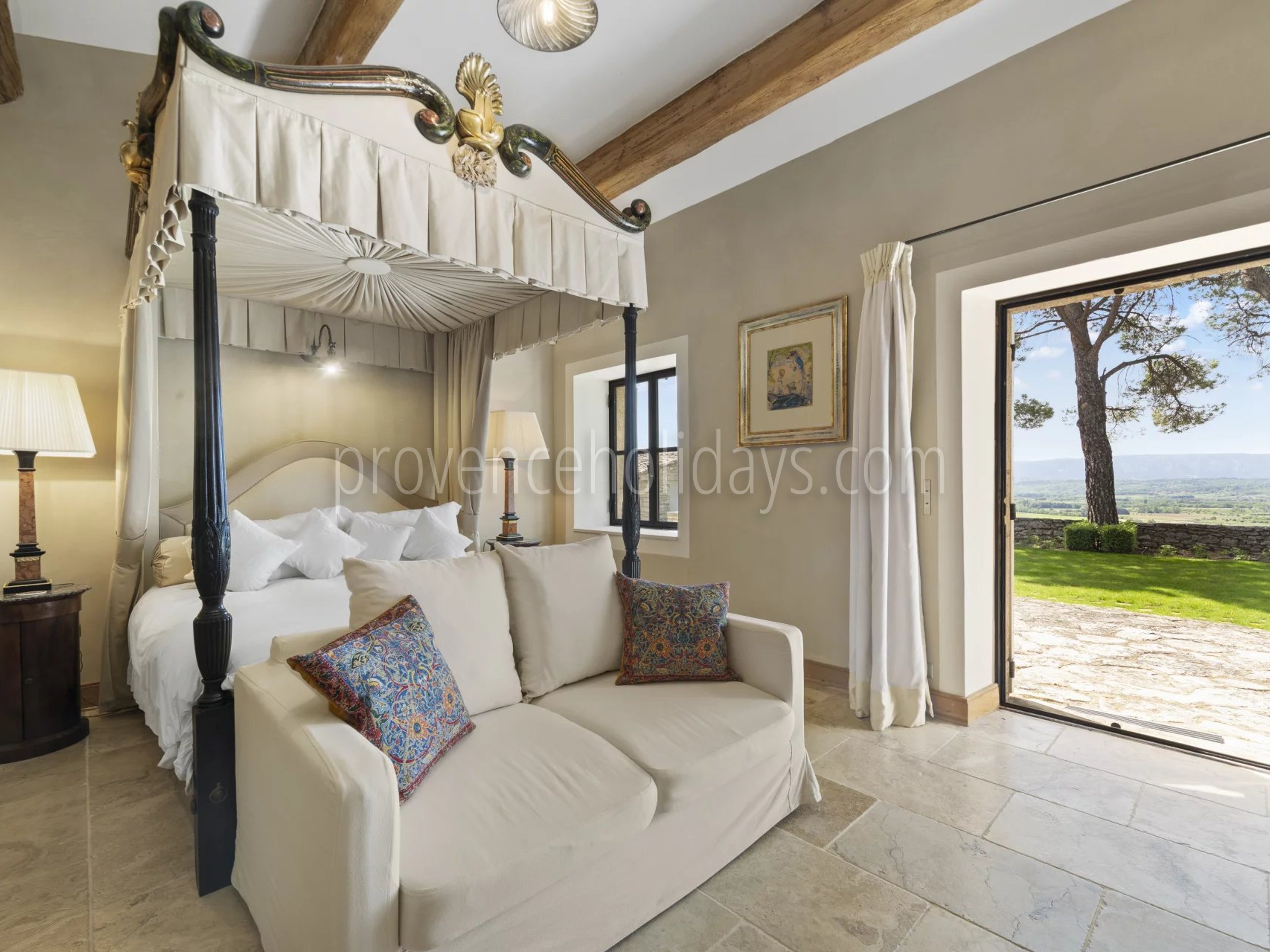 20 - Historic residence in Gordes: Villa: Bedroom