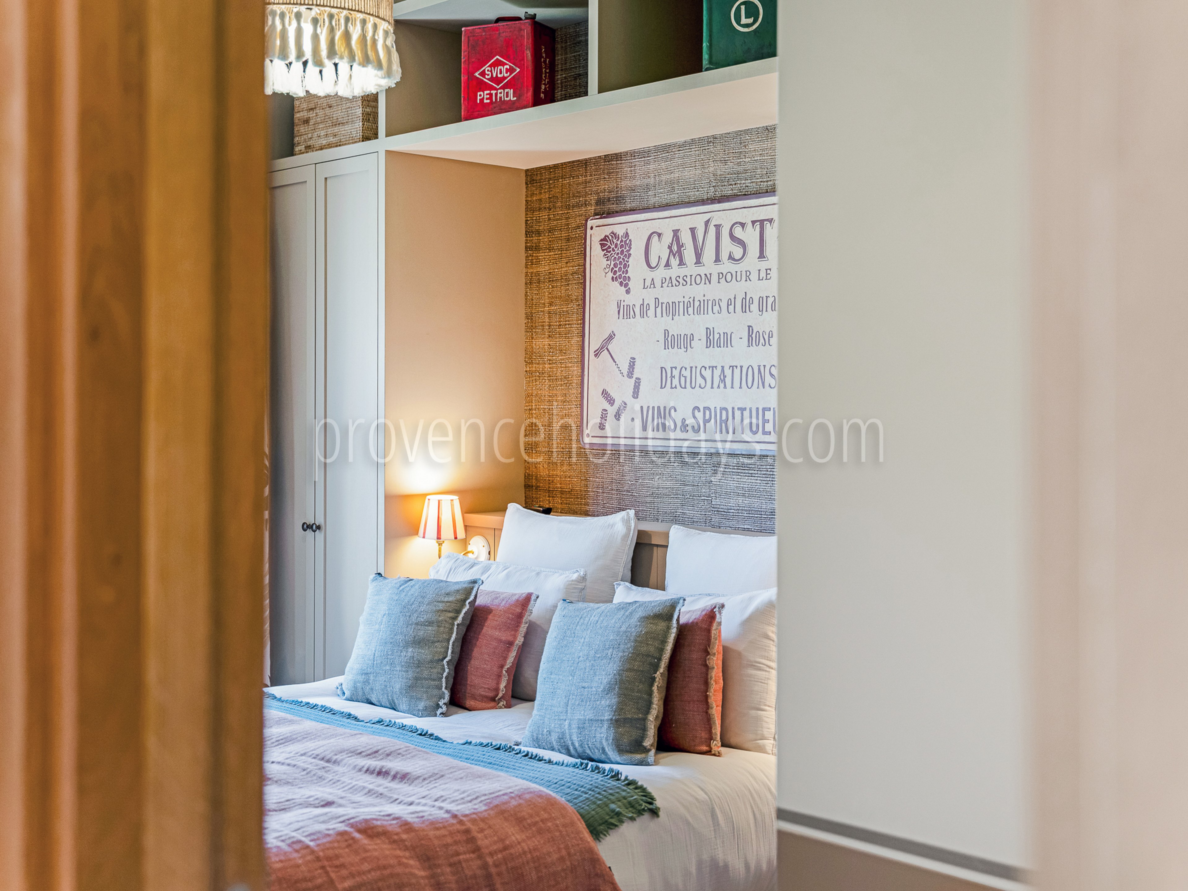 3 - La Tropézienne: Villa: Bedroom