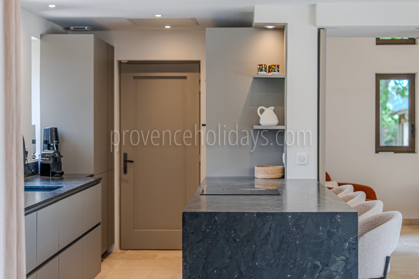 20 - Mas de la Rivière Secrète: Villa: Interior