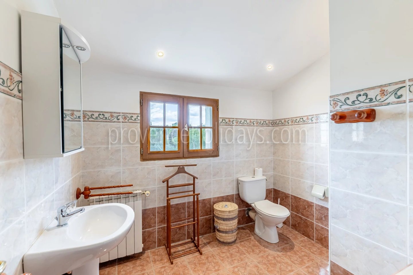 21 - Stone farmhouse in Saint-Saturnin-lès-Apt: Villa: Interior