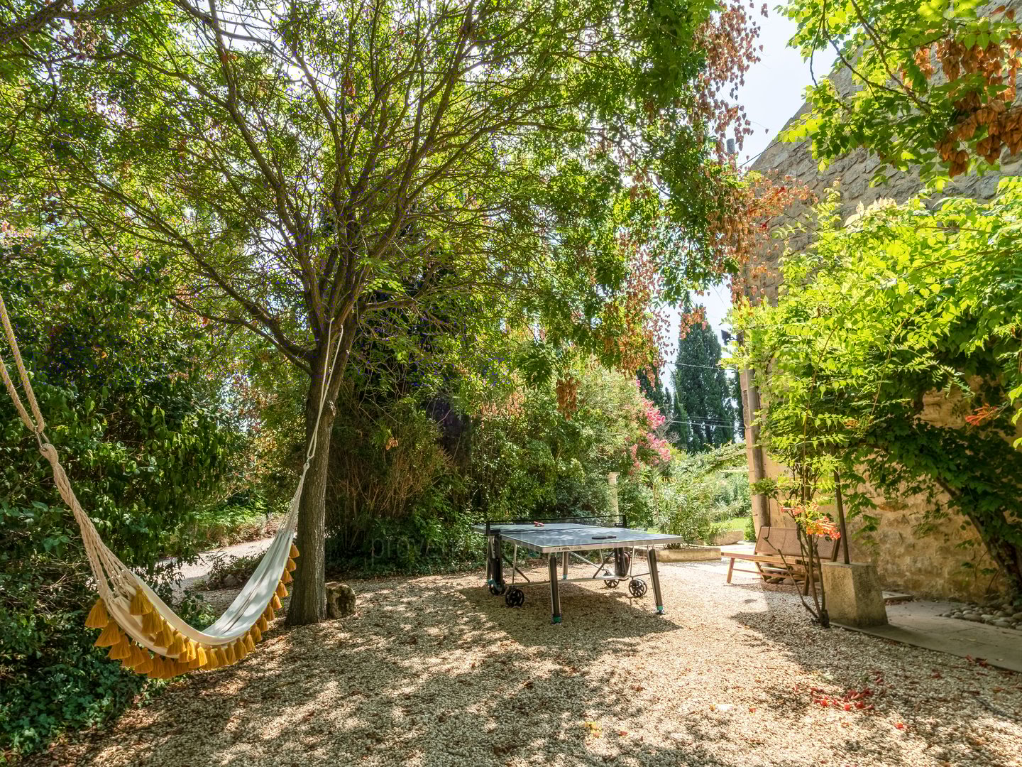 53 - Le Mas des Figues: Villa: Exterior - Ping-pong area