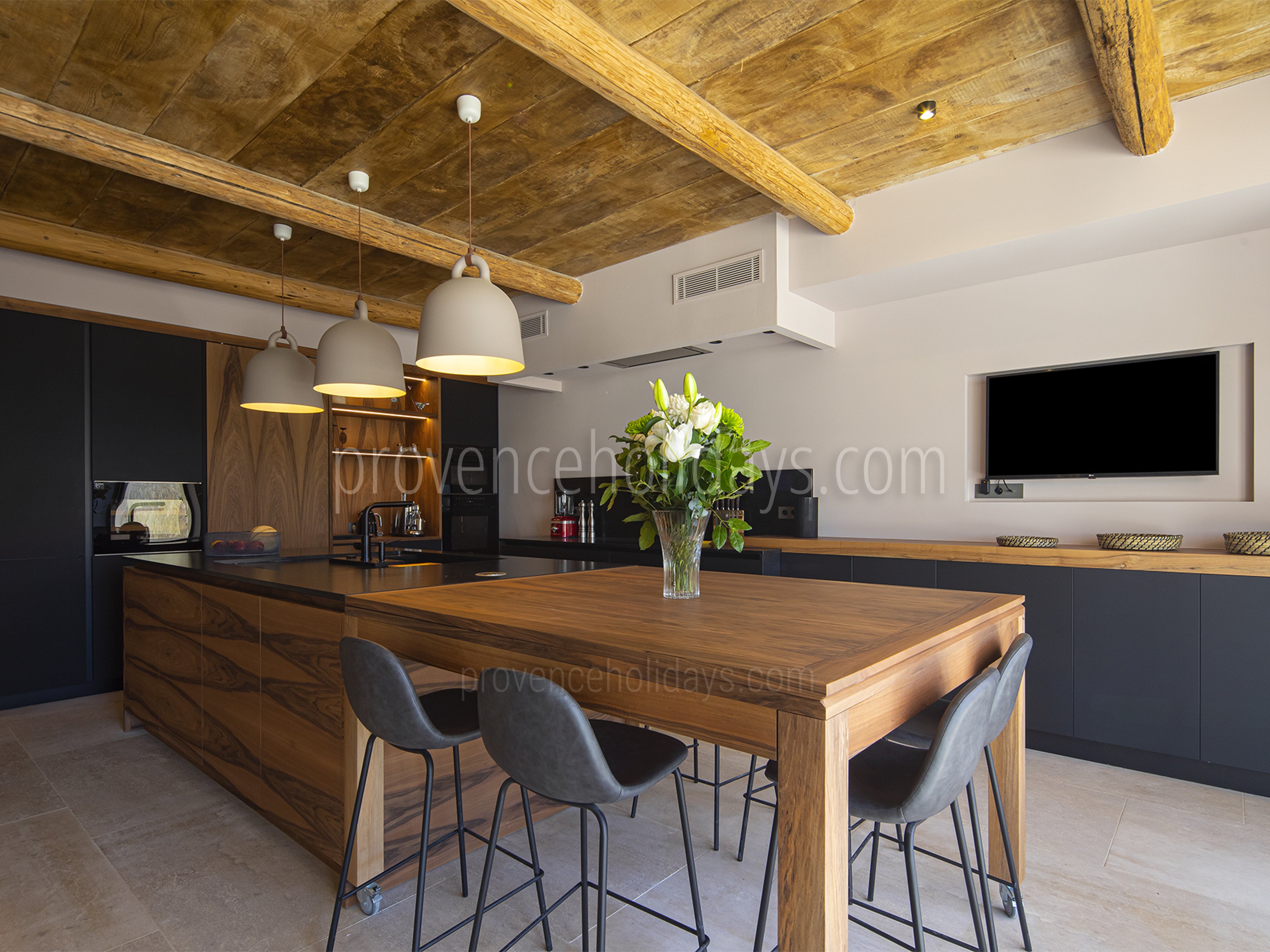 11 - Mas des Lions: Villa: Interior
