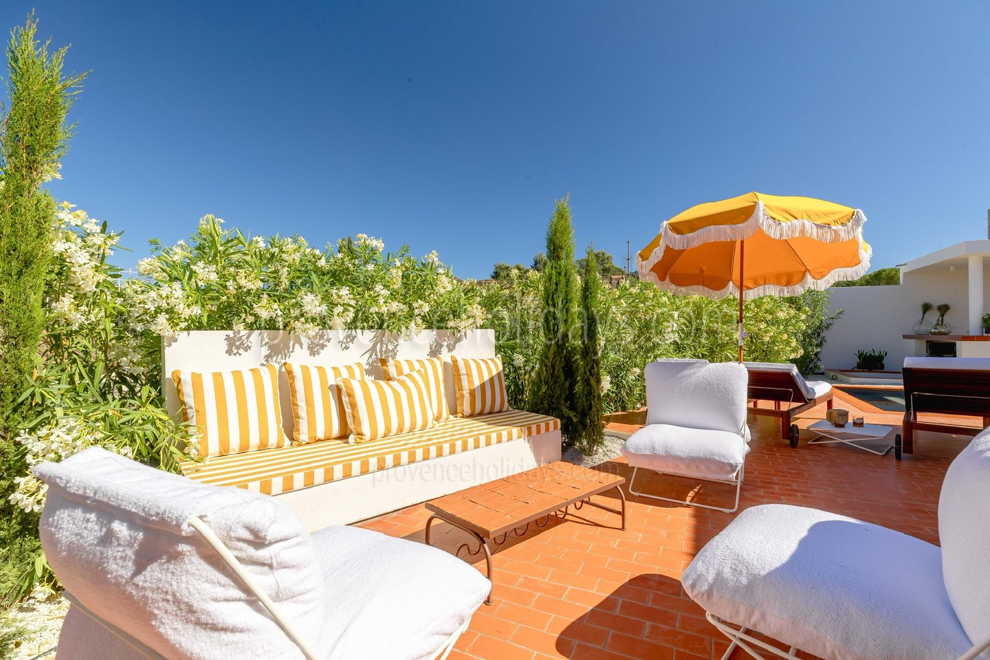 20 - Maison Bardot: Villa: Exterior