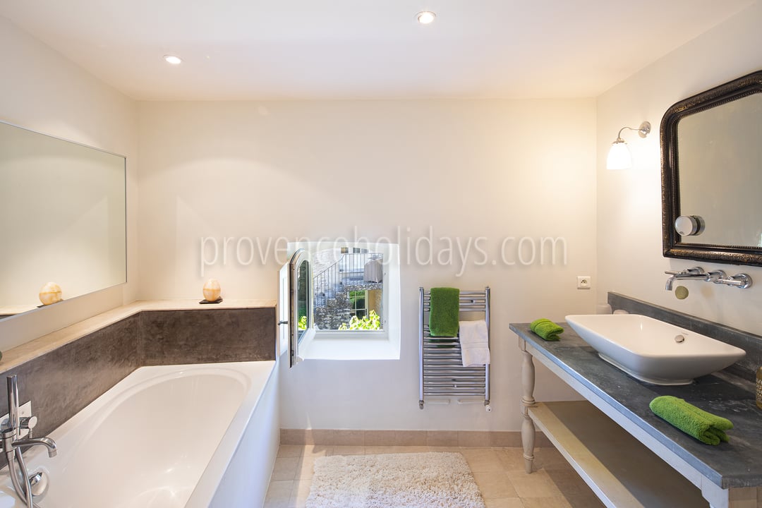 50 - Mas Cabrières: Villa: Bedroom