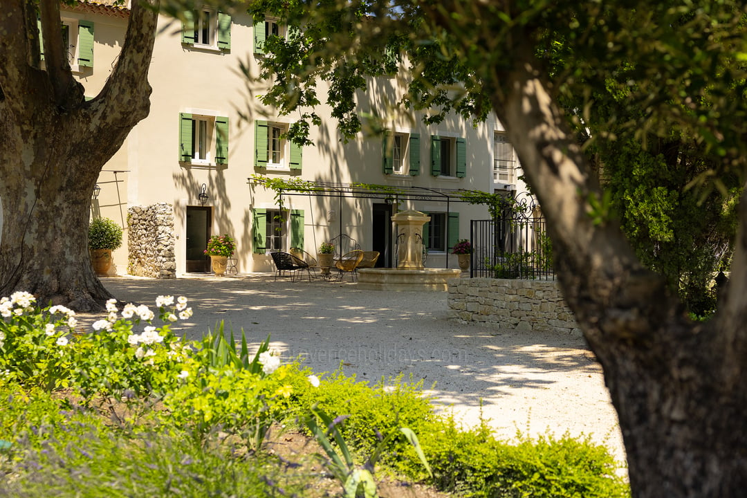 21 - La Bastide Lavande: Villa: Exterior