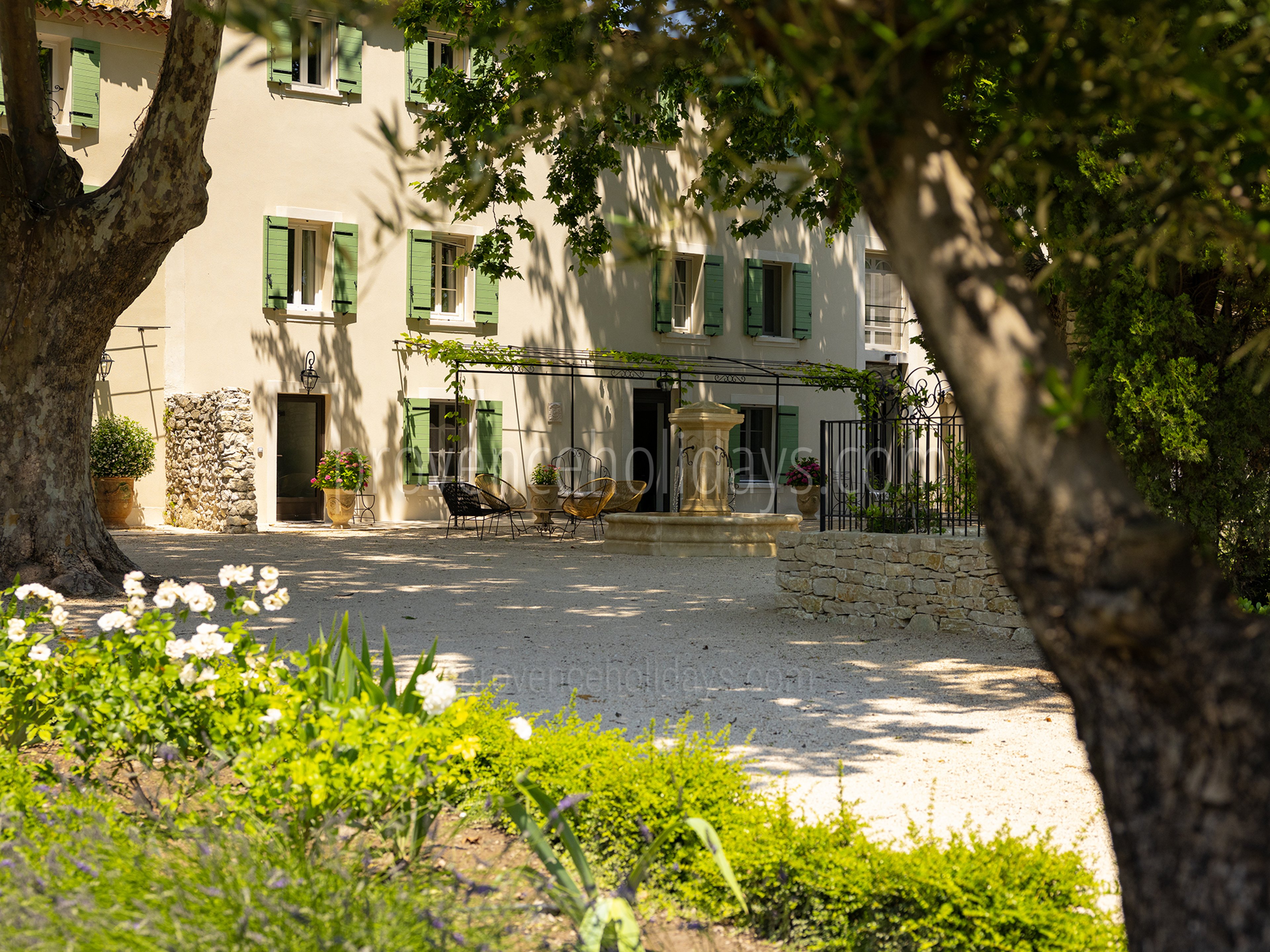 22 - La Bastide Lavande: Villa: Exterior