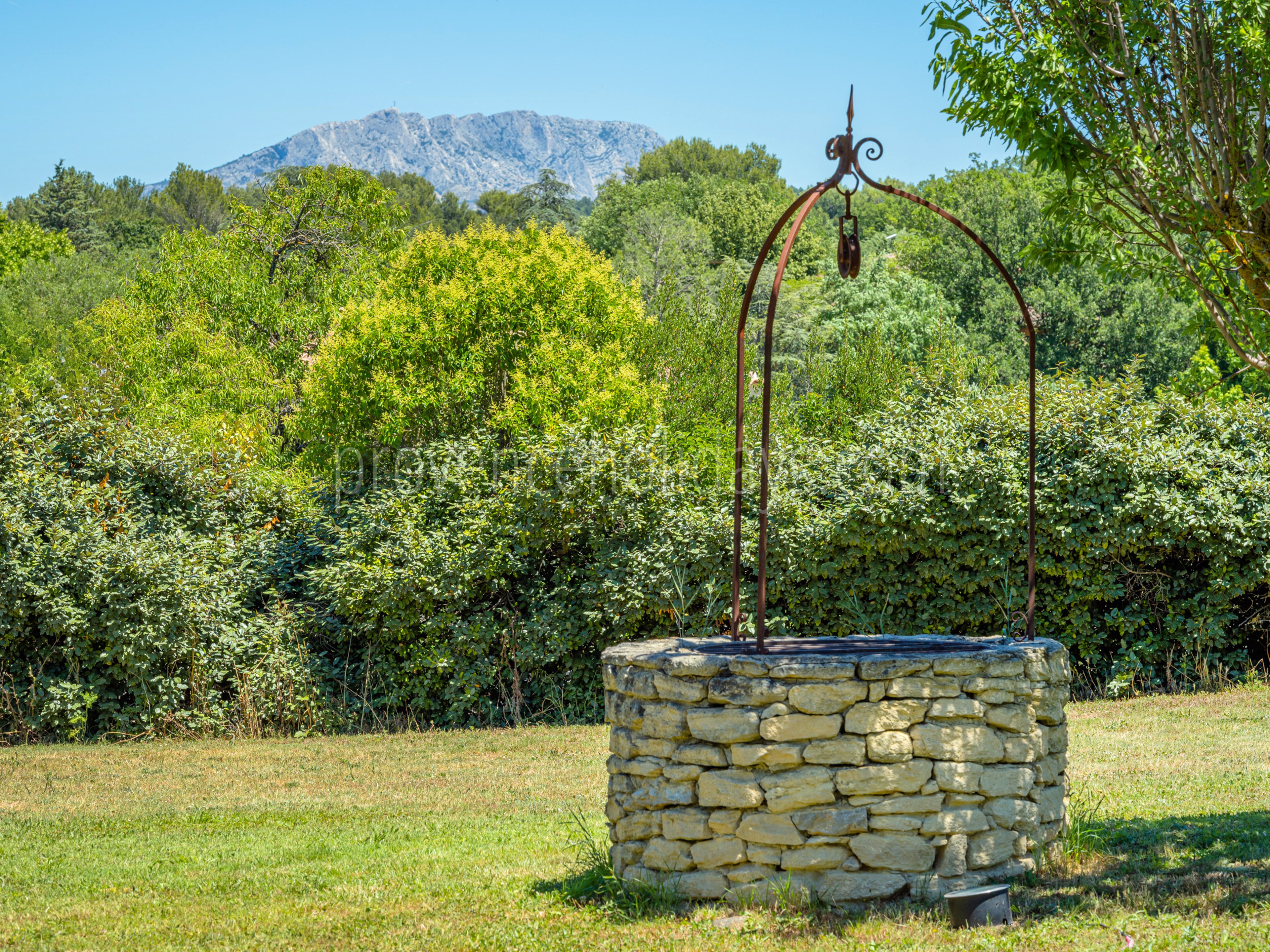 88 - Horizon Sainte-Victoire: Villa: Exterior