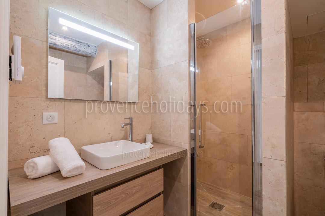 33 - Mas des Amandes: Villa: Bathroom