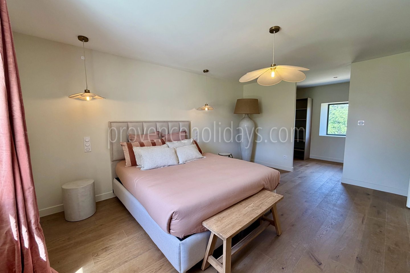 12 - Contemporary house in L\'Isle-sur-la-Sorgue: Villa: Bedroom