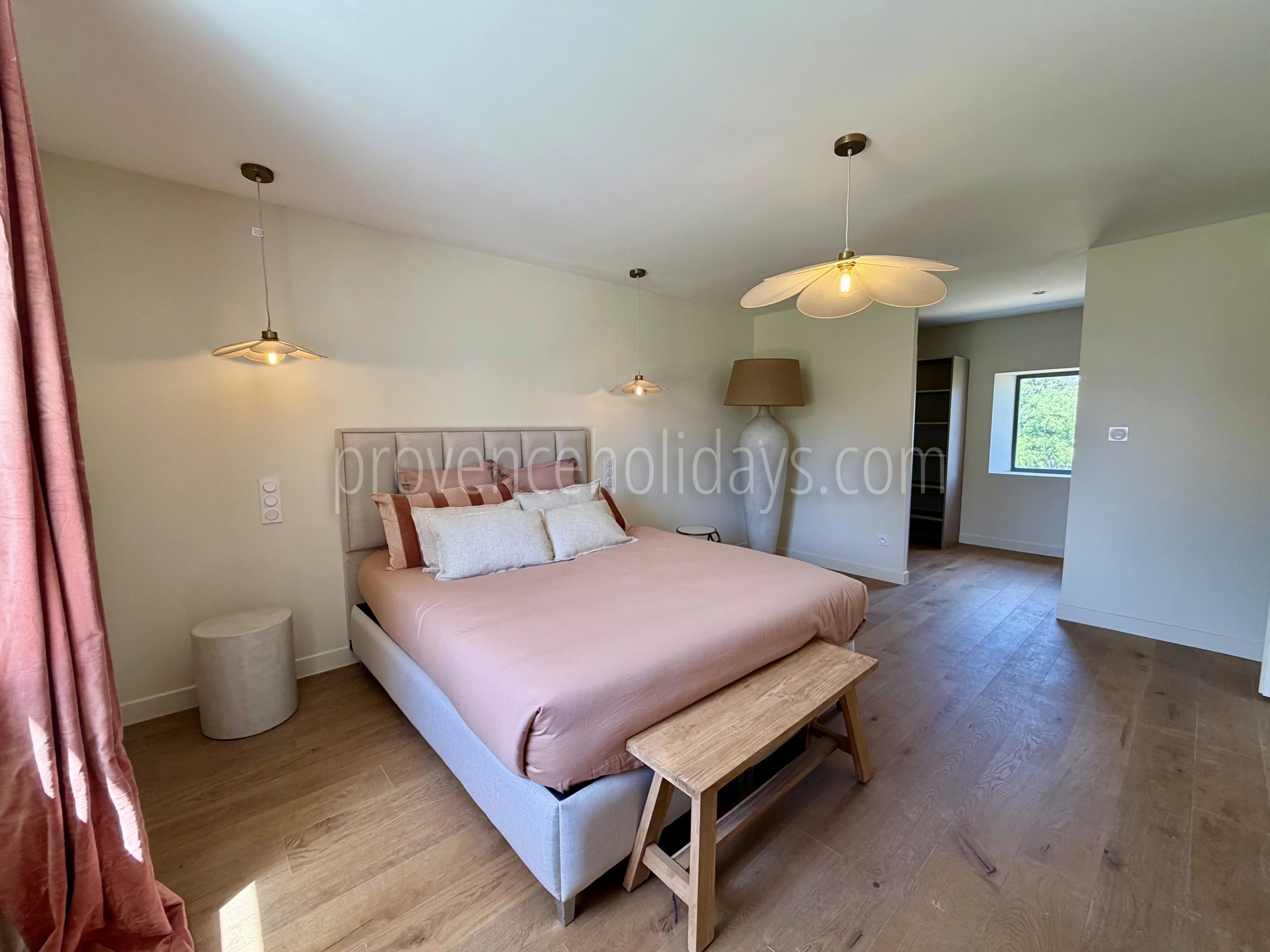 12 - Contemporary house in L\'Isle-sur-la-Sorgue: Villa: Bedroom