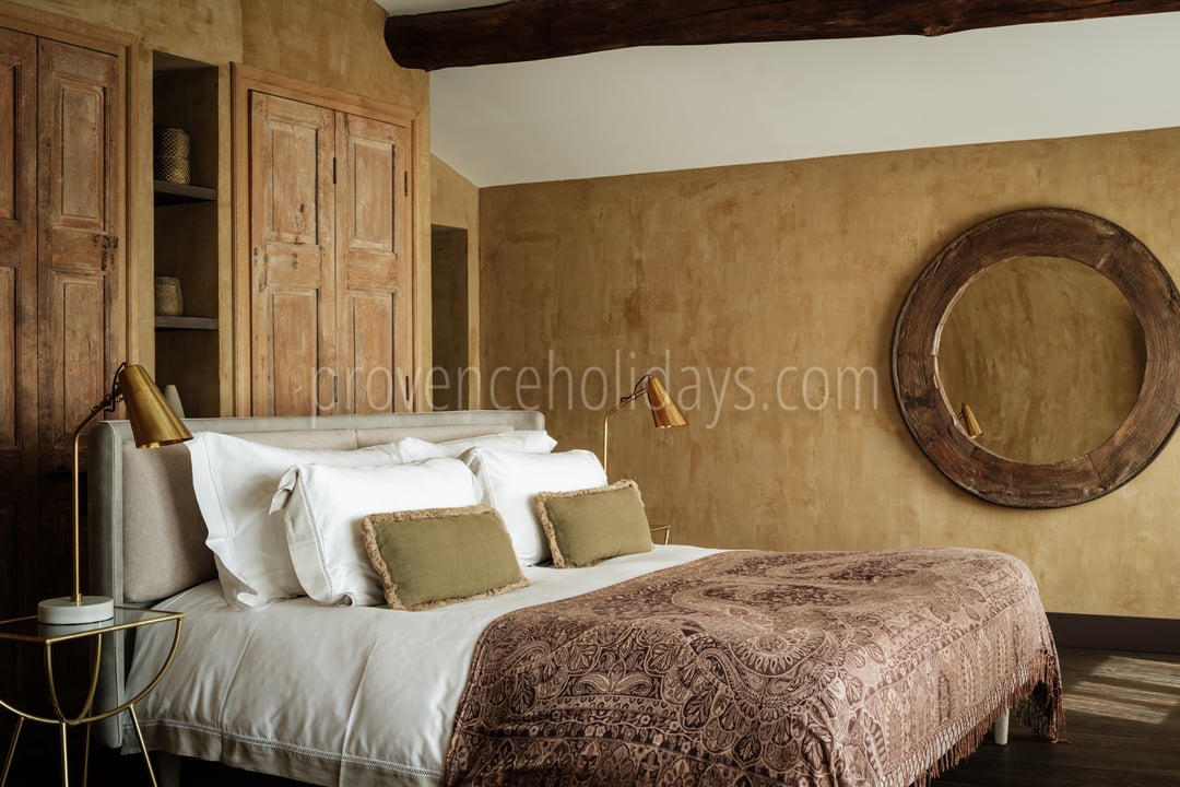 11 - La Bastide de Maussane: Villa: Bedroom