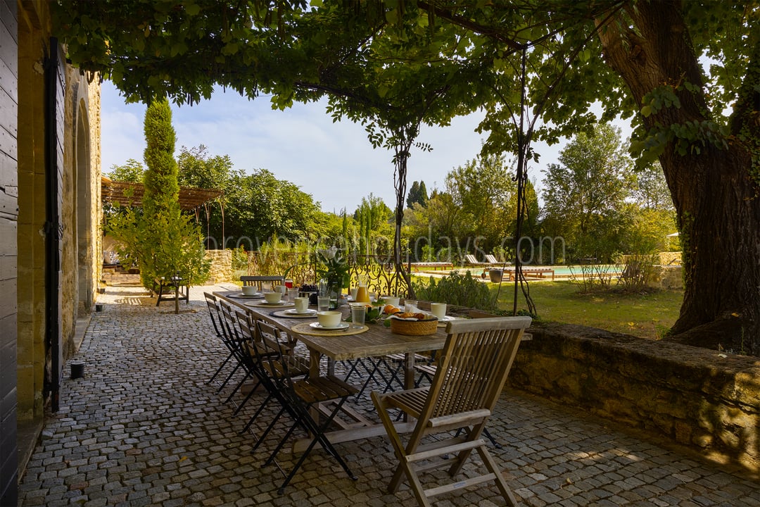 12 - Le Mas d\'Entraigues: Villa: Exterior
