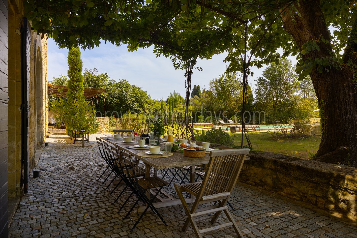 12 - Le Mas d\'Entraigues: Villa: Exterior