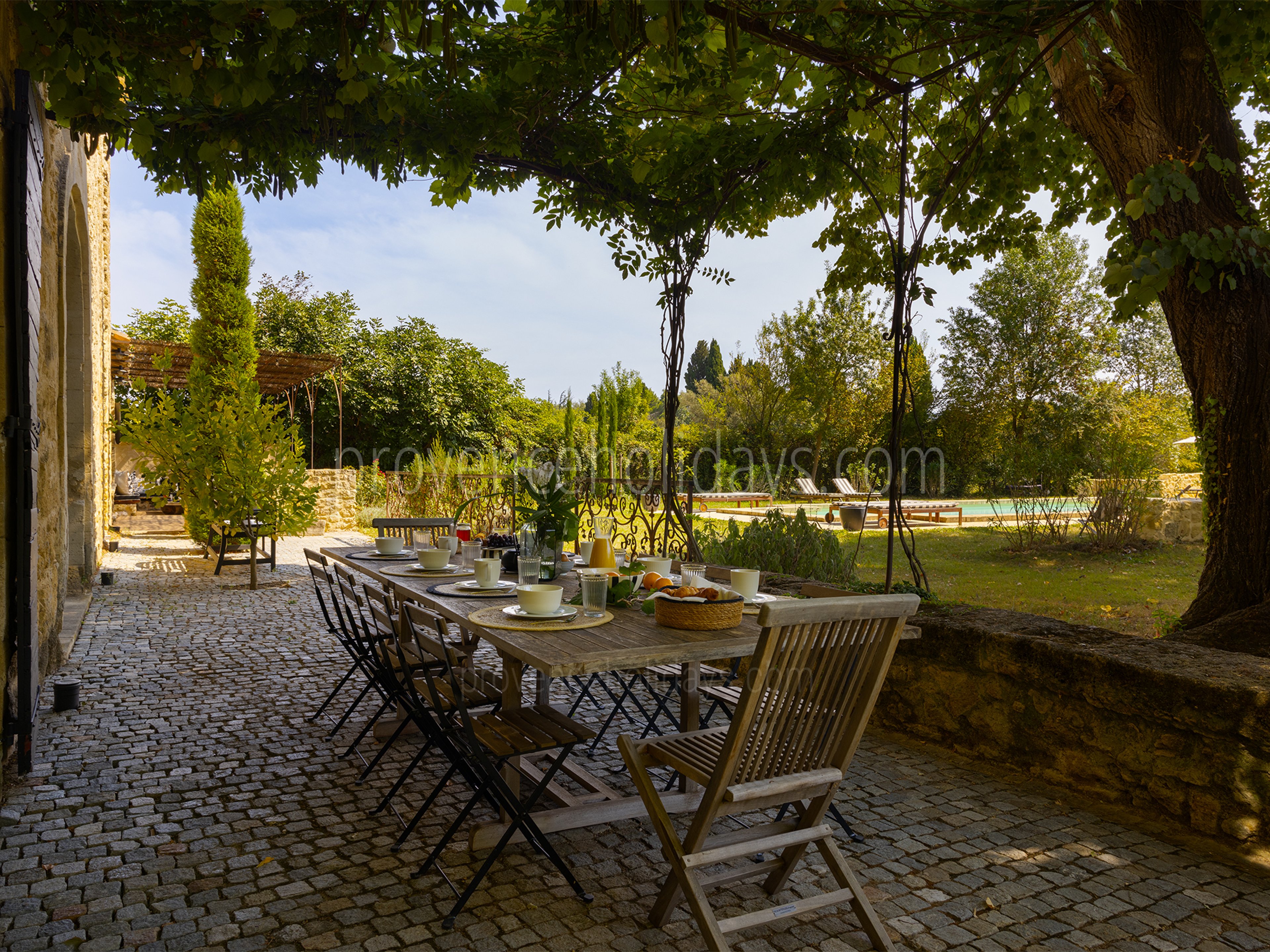 12 - Le Mas d\'Entraigues: Villa: Exterior