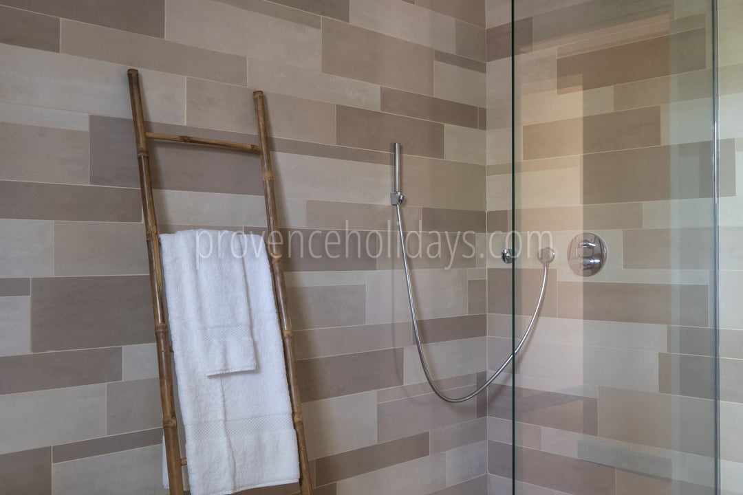 27 - Mas des Aupiho: Villa: Bathroom