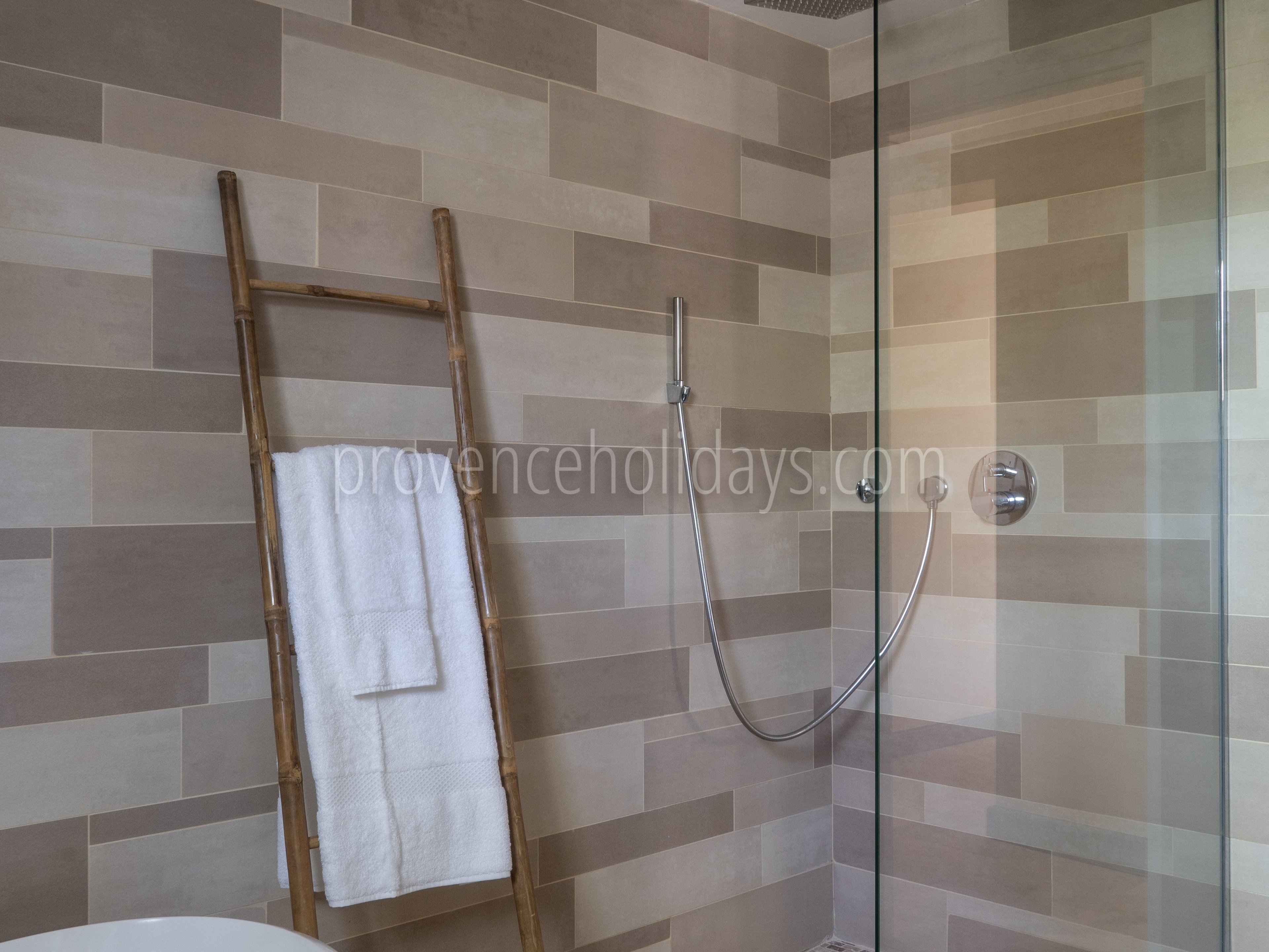 27 - Mas des Aupiho: Villa: Bathroom