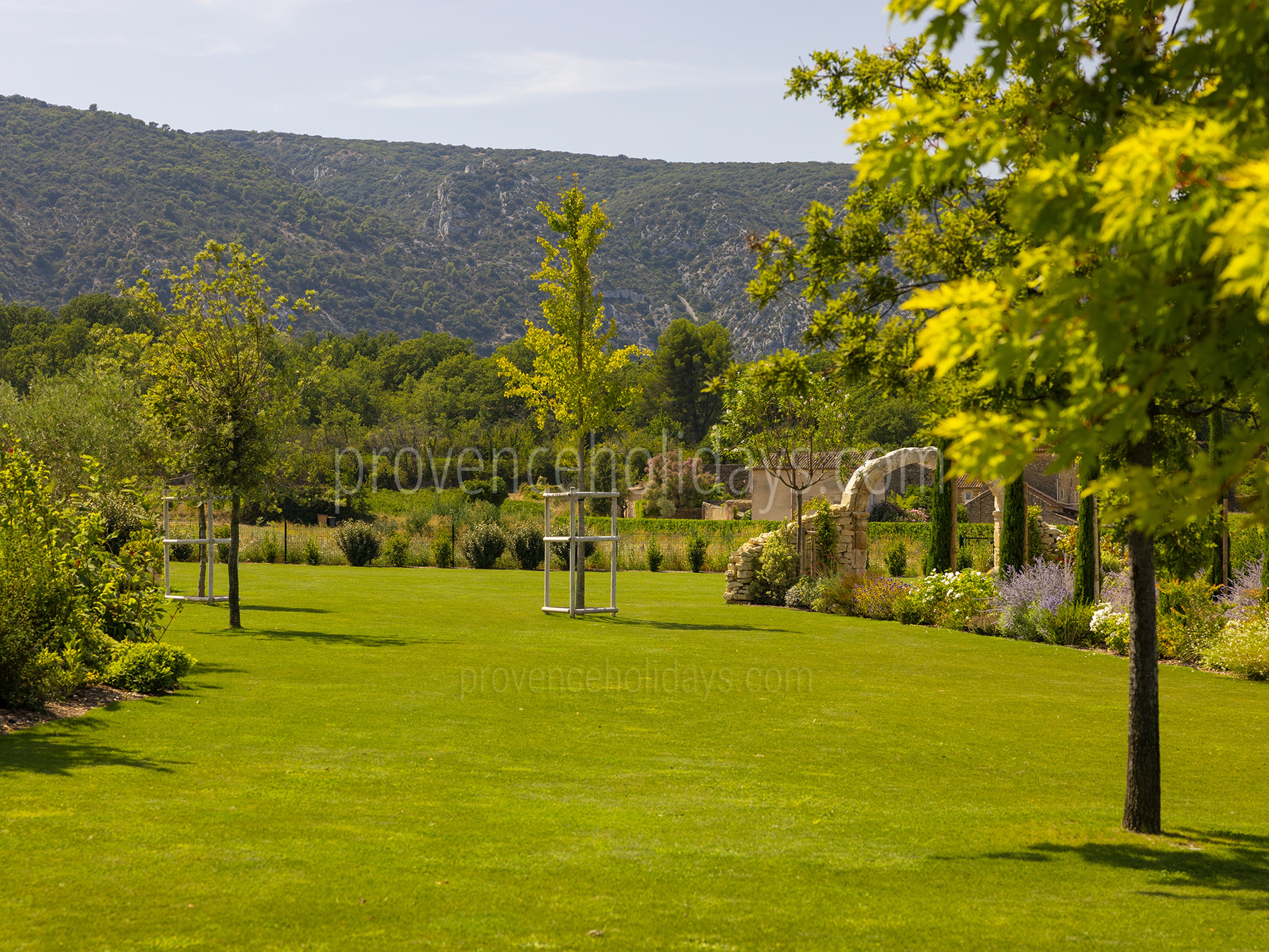 6 - Grand Mas d\'Oppède: Villa: Exterior