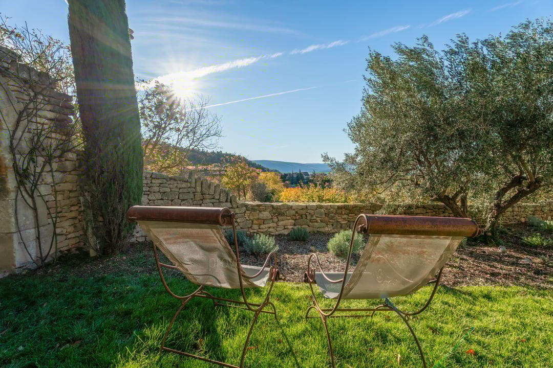 15 - 18e-eeuwse Bastide met uitzicht op de Luberon te koop - Bonnieux: Villa: Exterior