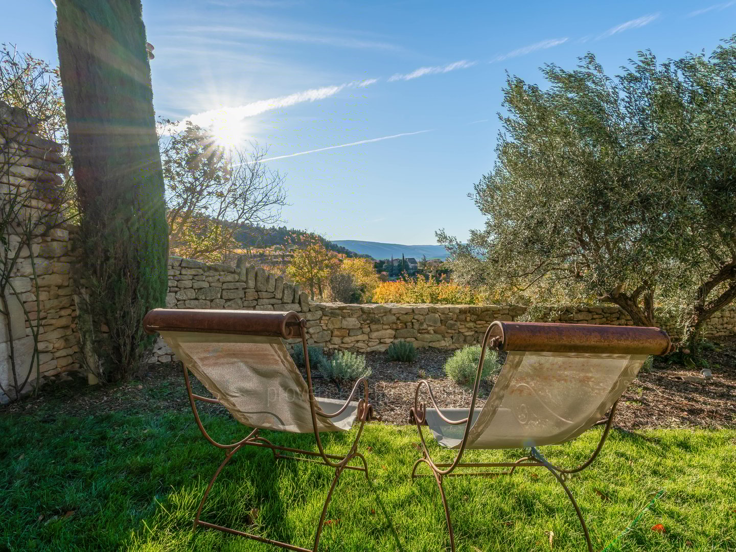 15 - 18e-eeuwse Bastide met uitzicht op de Luberon te koop - Bonnieux: Villa: Exterior