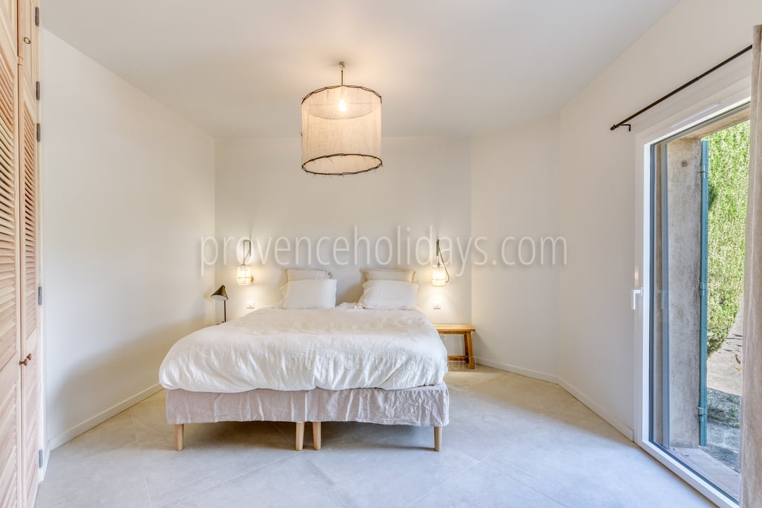 13 - L\'Escapade en Provence: Villa: Bedroom