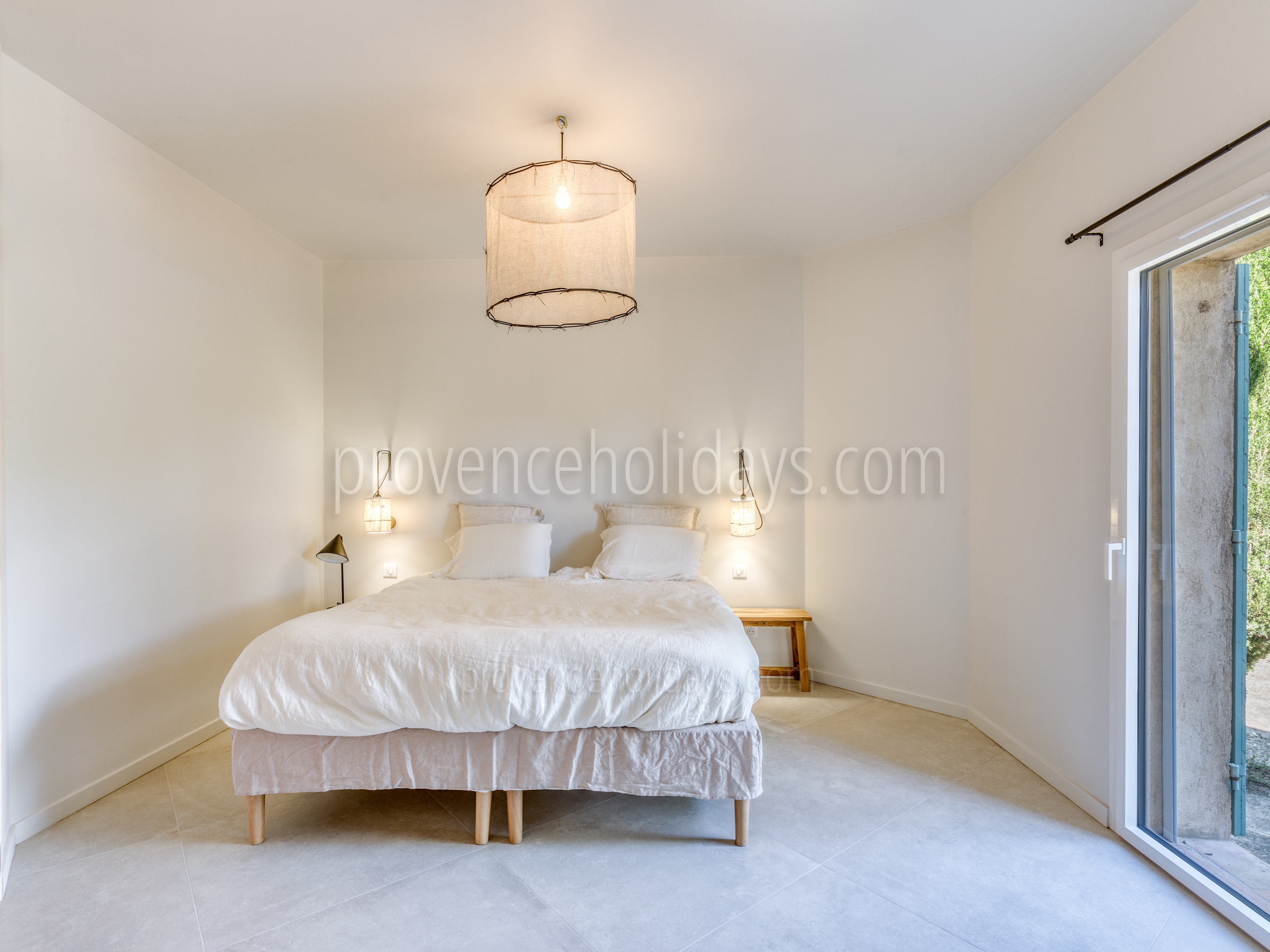 13 - L\'Escapade en Provence: Villa: Bedroom