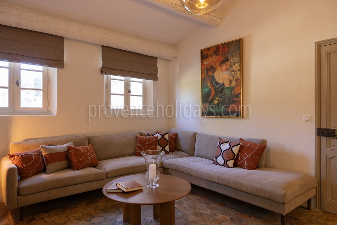 37 - Le Mas des Magnans: Villa: Interior