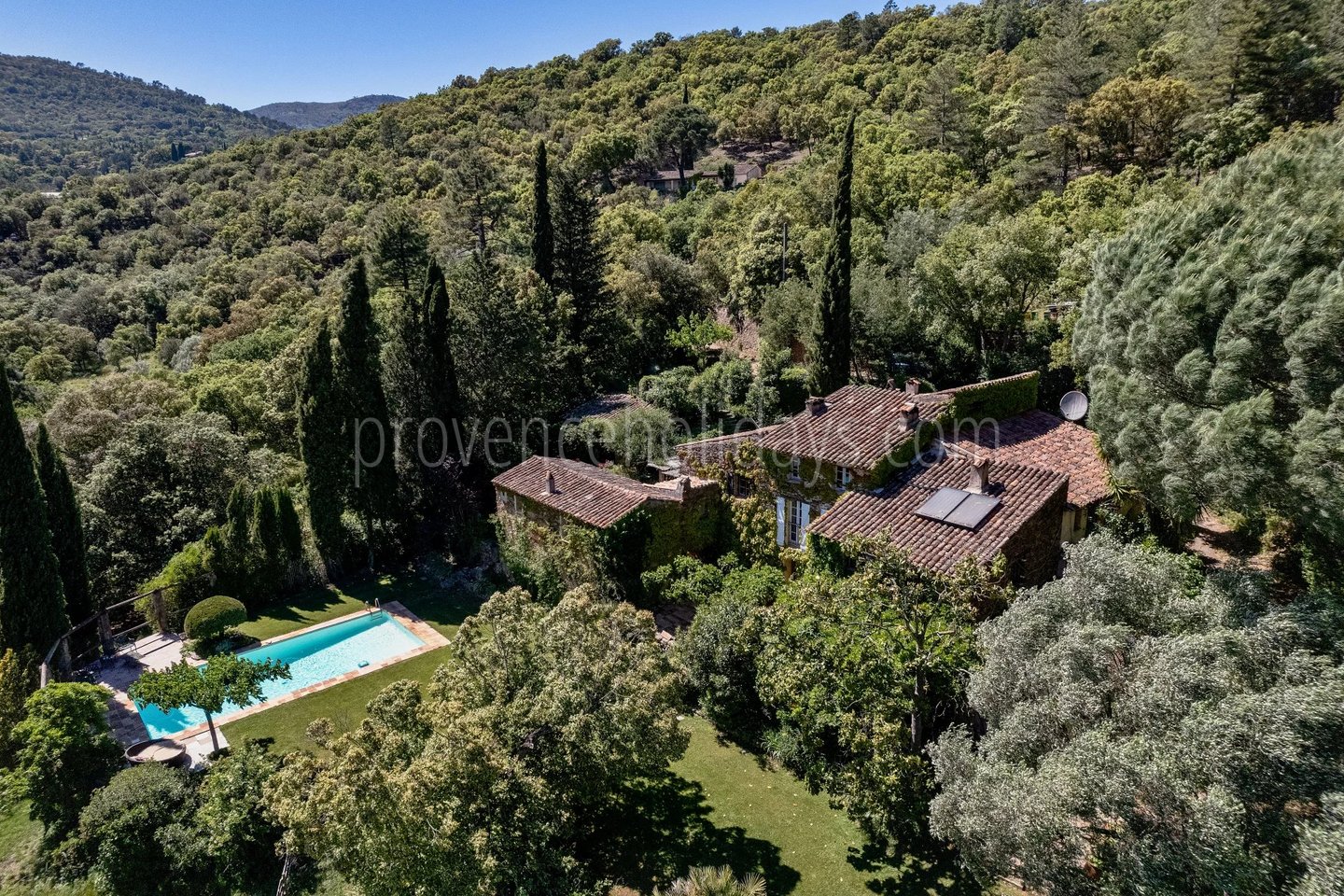 1 - Hameau à La Garde-Freinet: Villa: Exterior