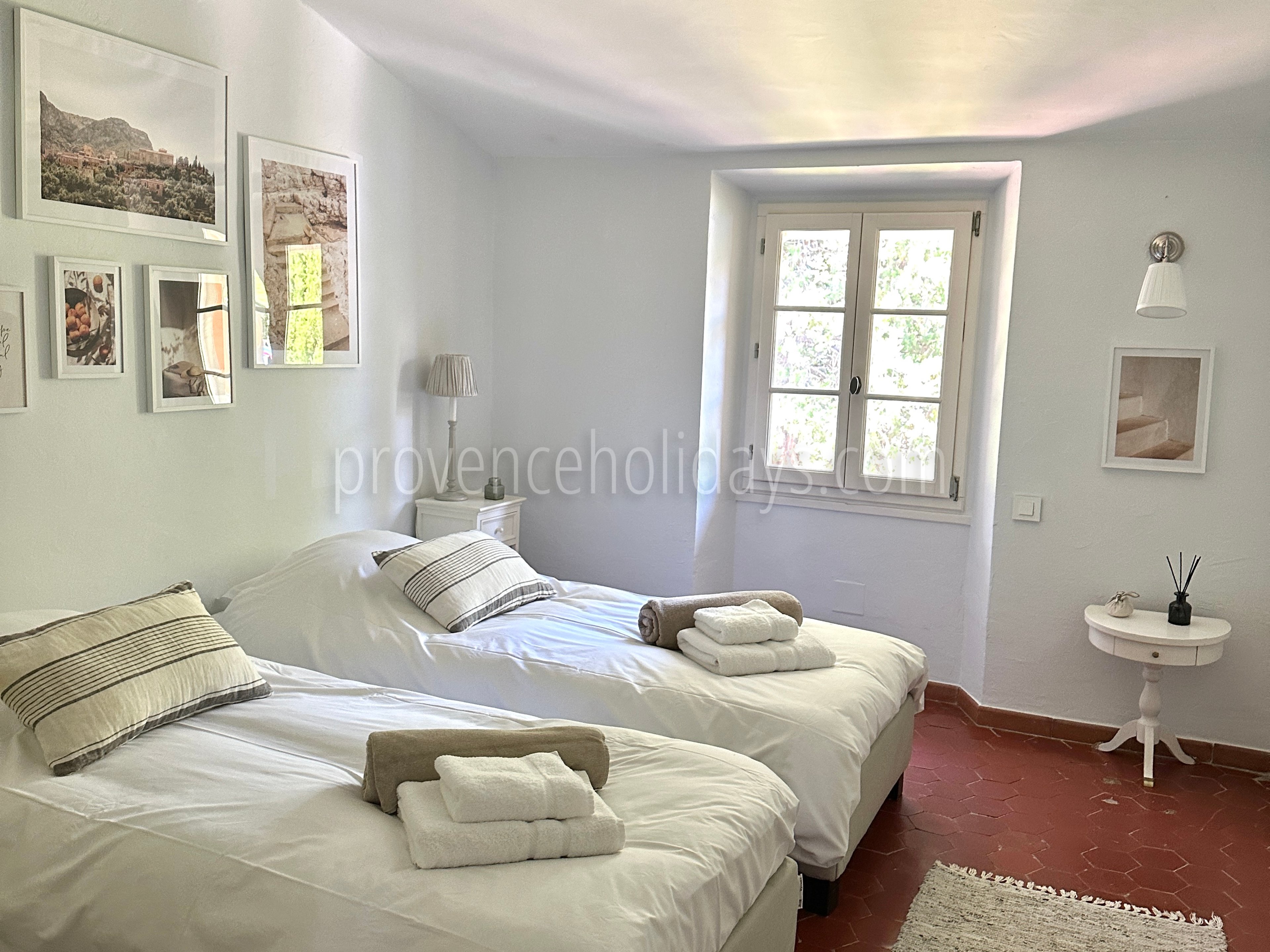 20 - Bastide Shalimar: Villa: Bedroom