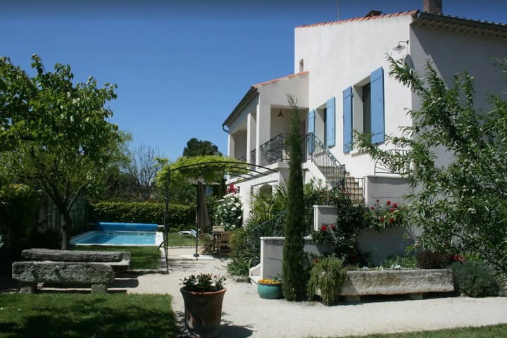 4 - Villa Alpilles: Villa: Exterior