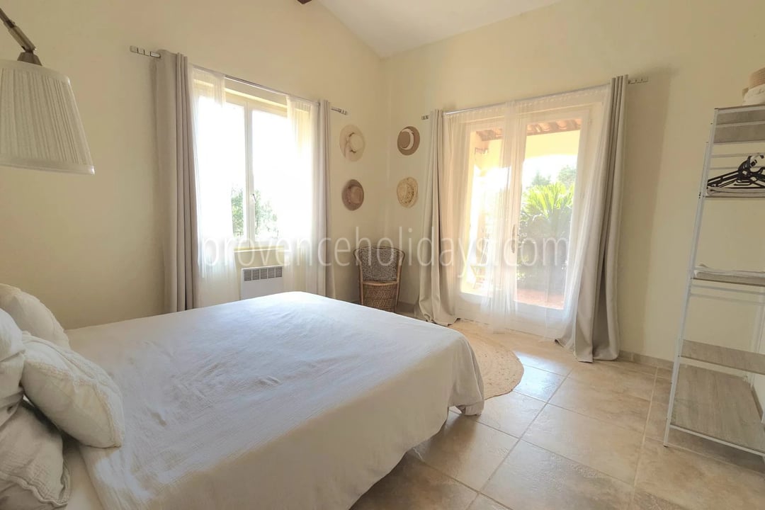 8 - Ruhiges Haus in Gassin: Villa: Bedroom