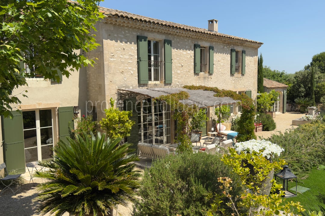 82 - Le Mas de la Cabro: Villa: Exterior