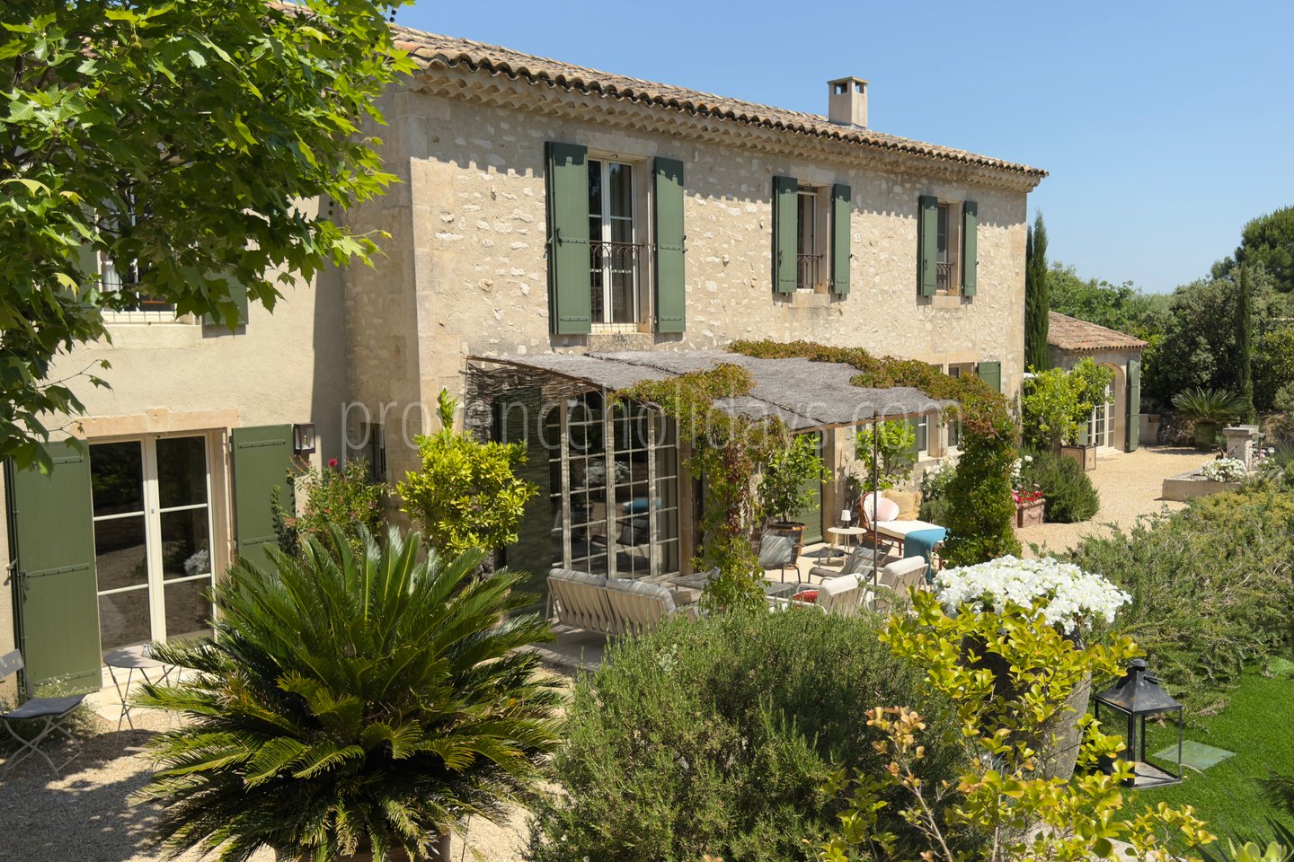 82 - Le Mas de la Cabro: Villa: Exterior