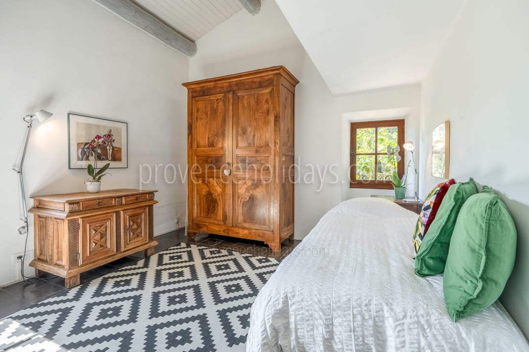 28 - Le Moulin de Gordes: Villa: Bedroom