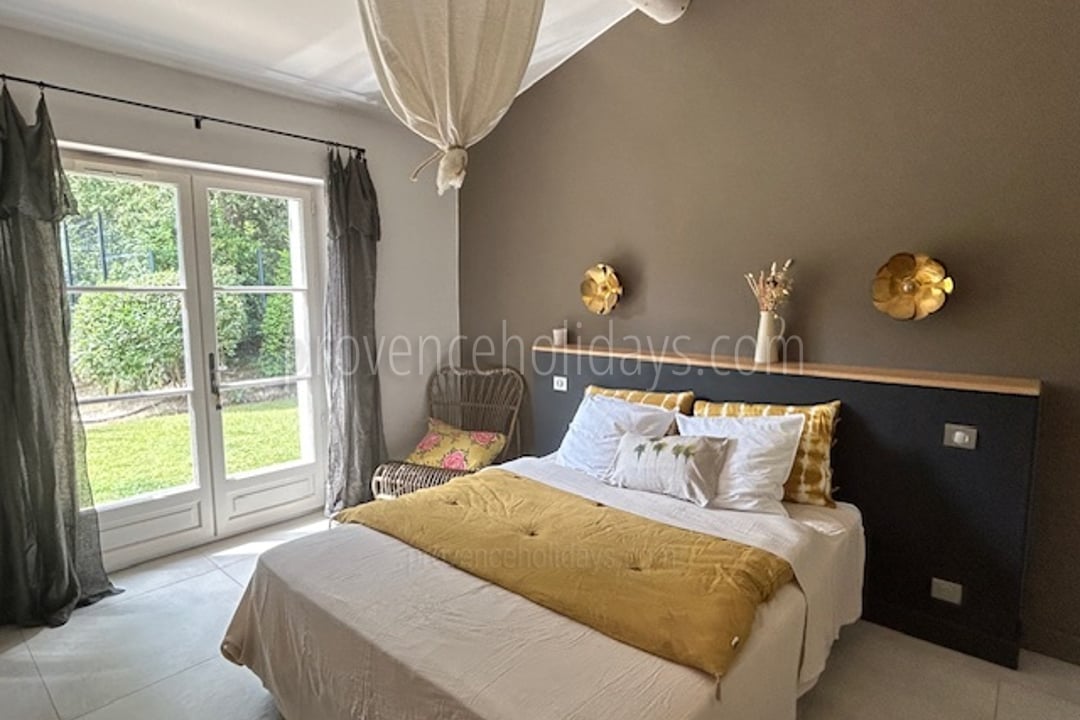 2 - Le Mas Provençal: Villa: Bedroom