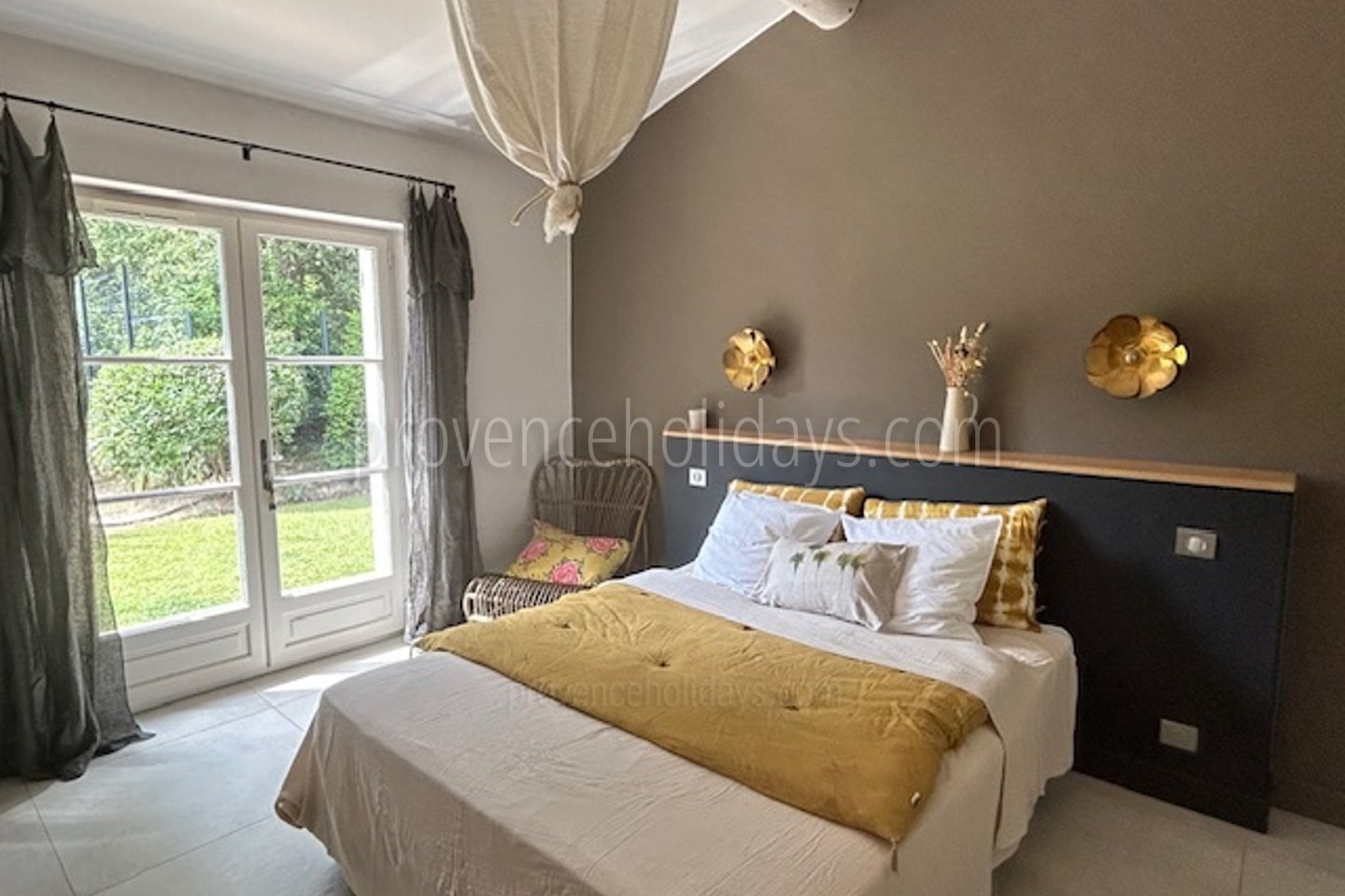 2 - Le Mas Provençal: Villa: Bedroom