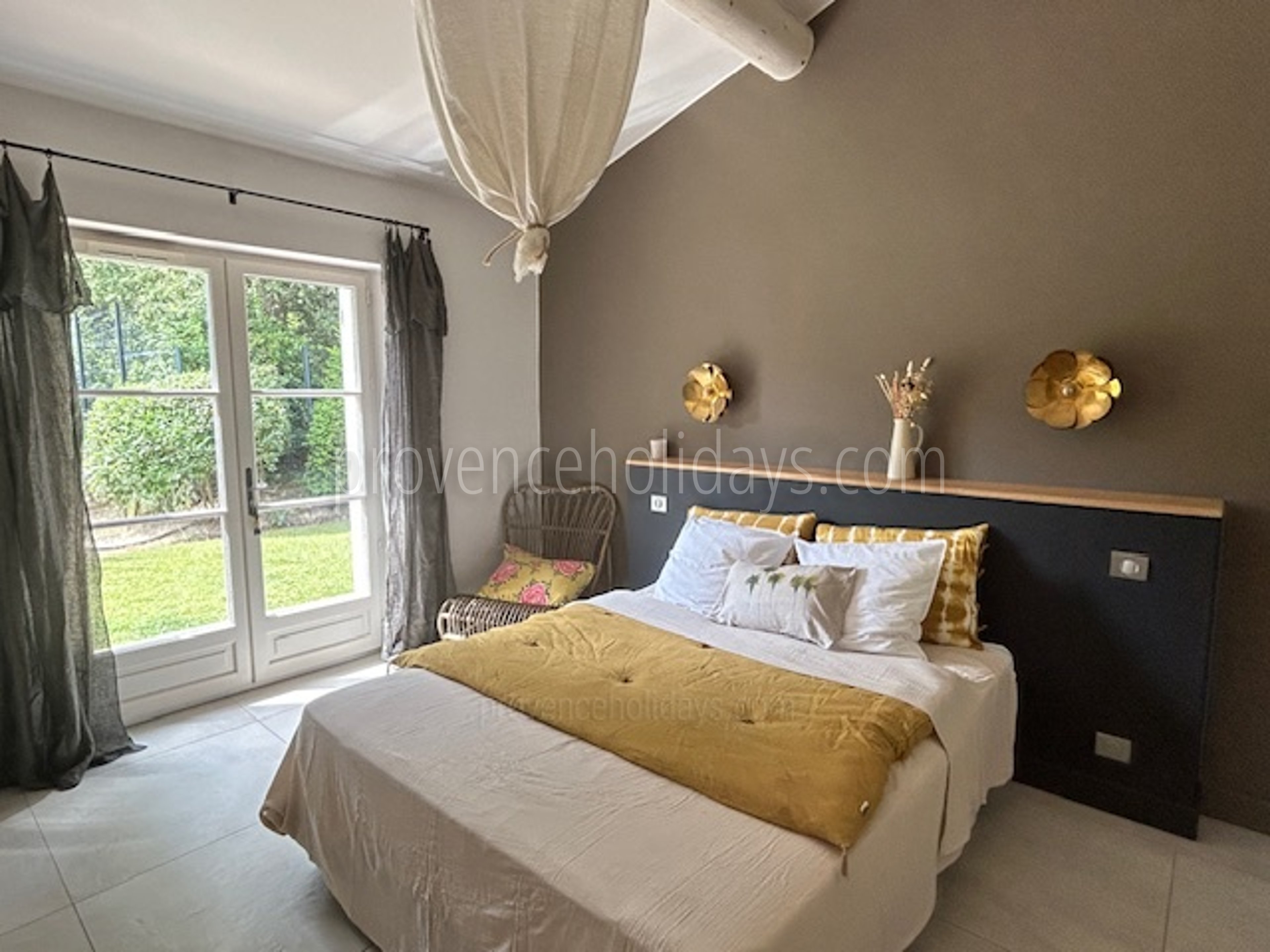 2 - Le Mas Provençal: Villa: Bedroom