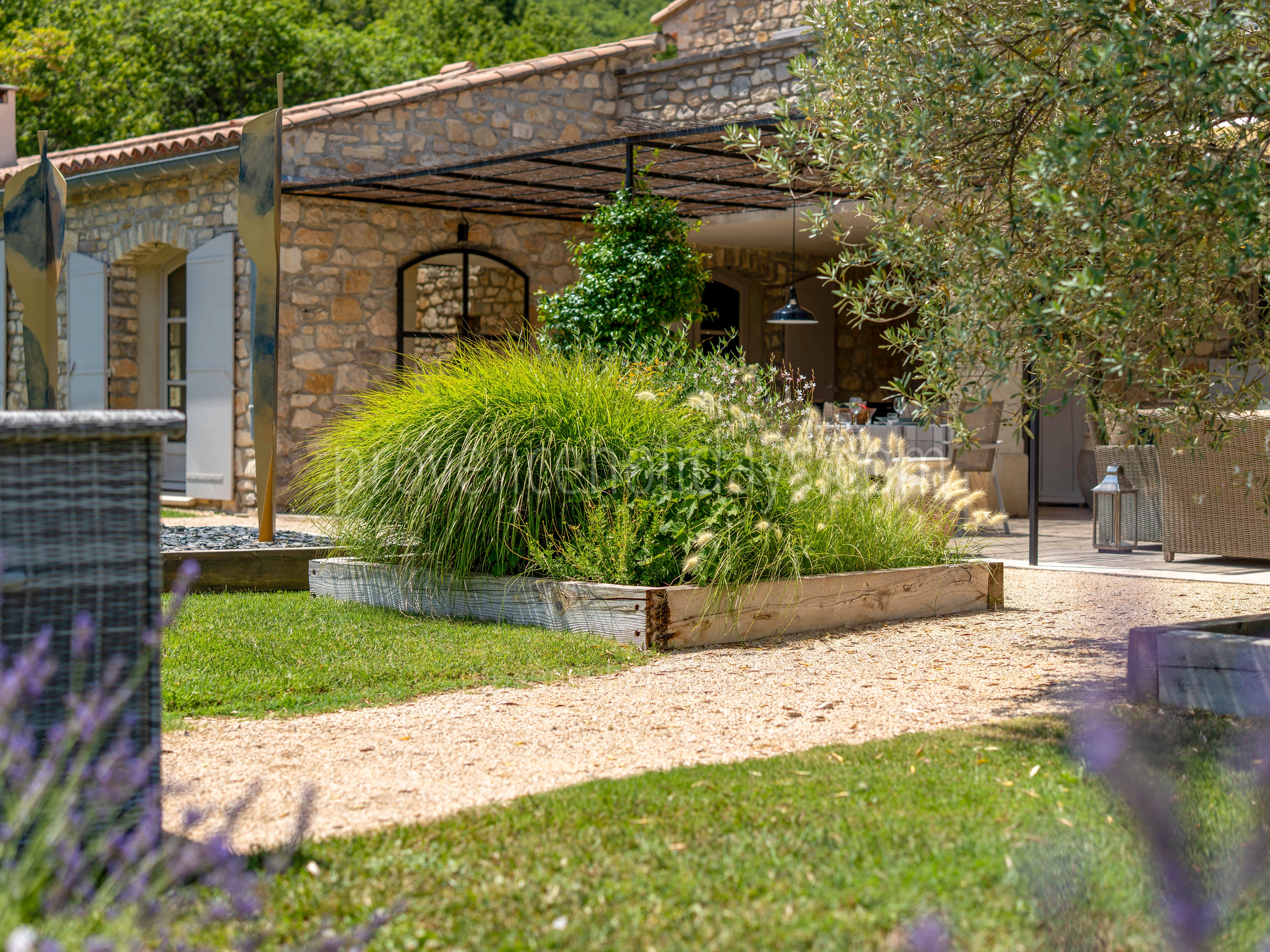 25 - Mas de Saint-Jean: Villa: Exterior