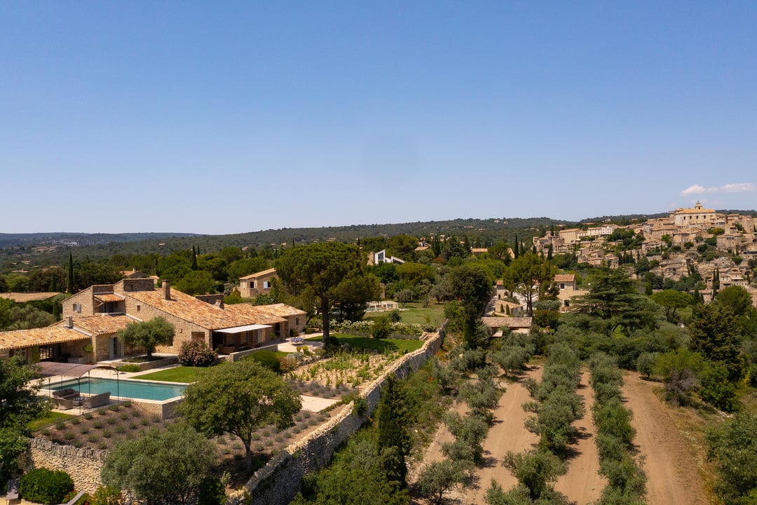 Luxuriöses Bauernhaus mit Blick über Gordes und den Luberon